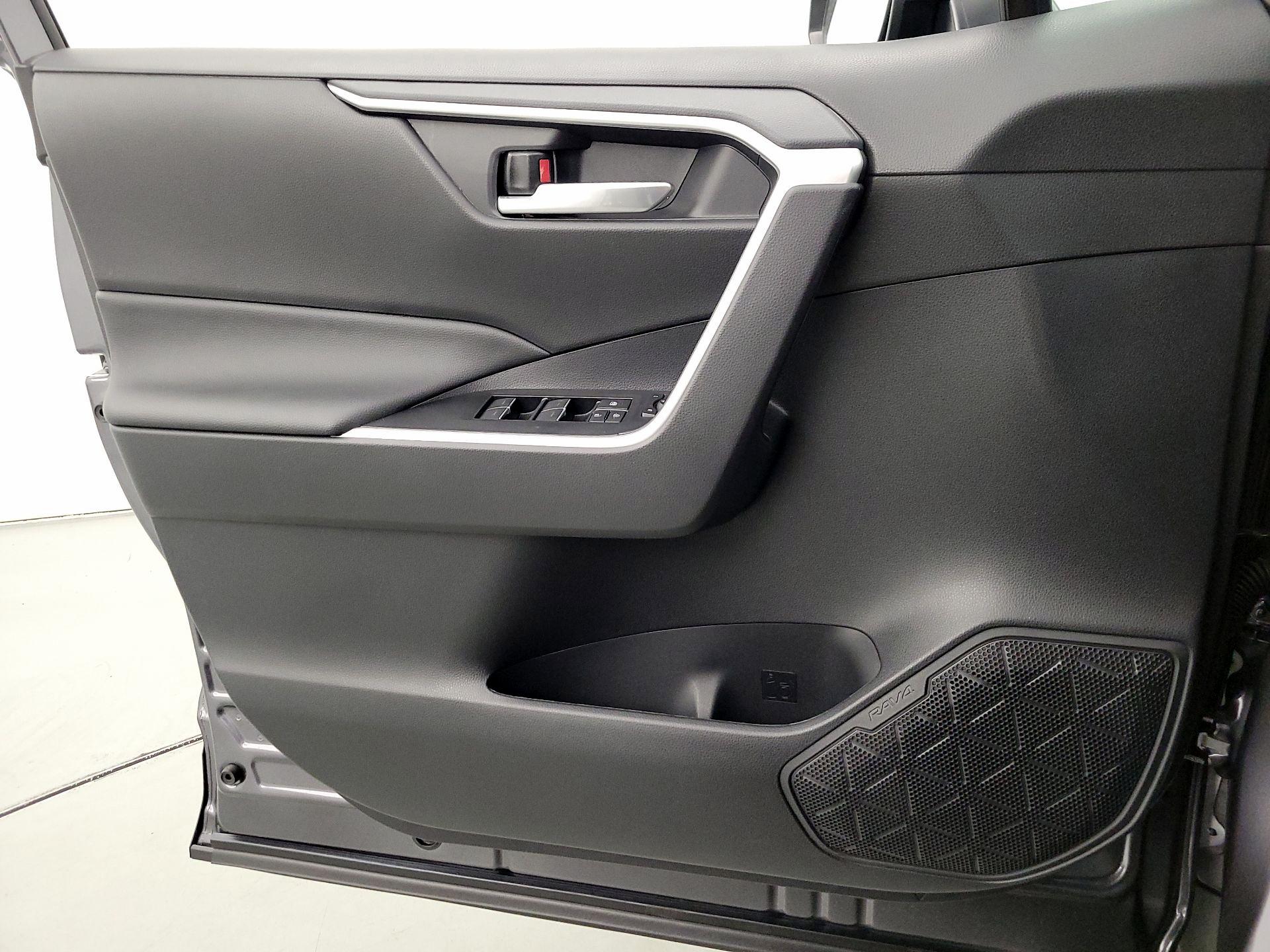 Thumbnail: 2025 Toyota RAV4 - 12