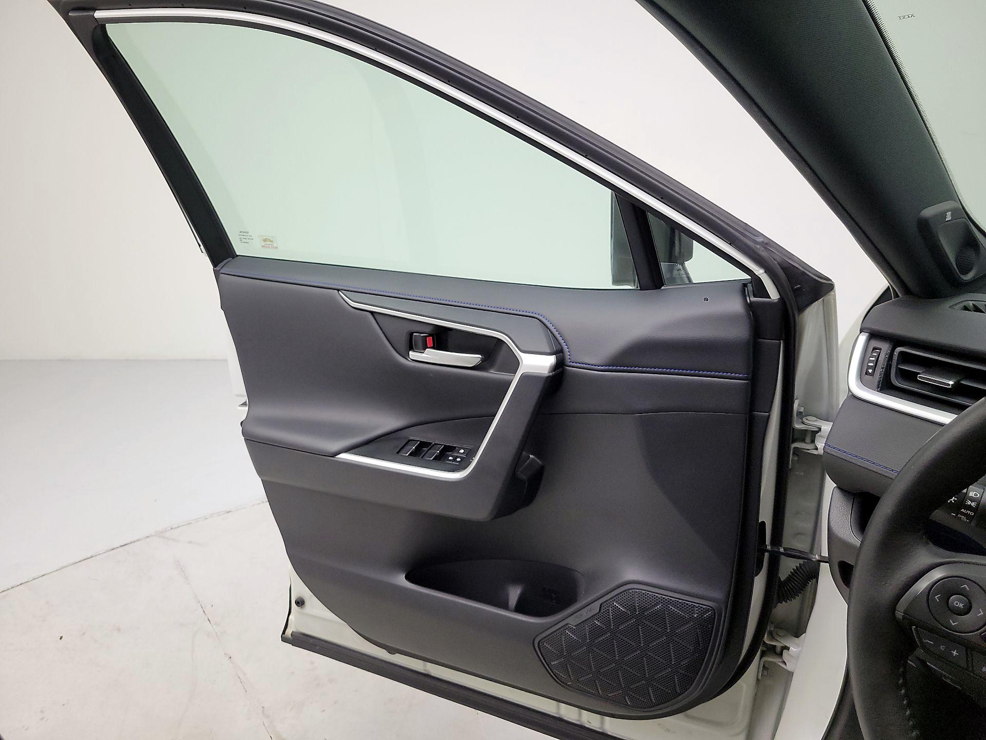 Thumbnail: 2021 Toyota RAV4 - 12
