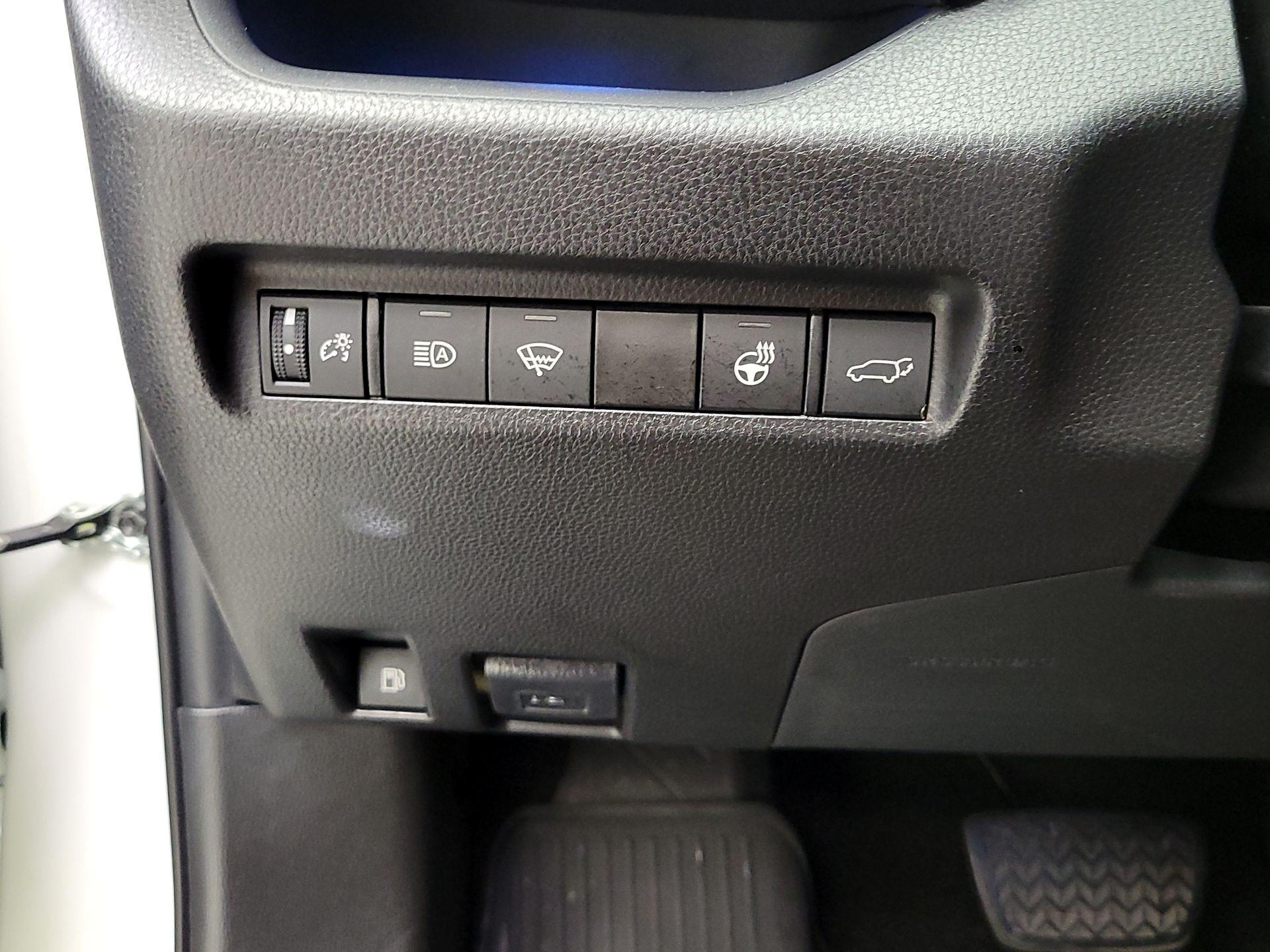 Thumbnail: 2021 Toyota RAV4 - 13