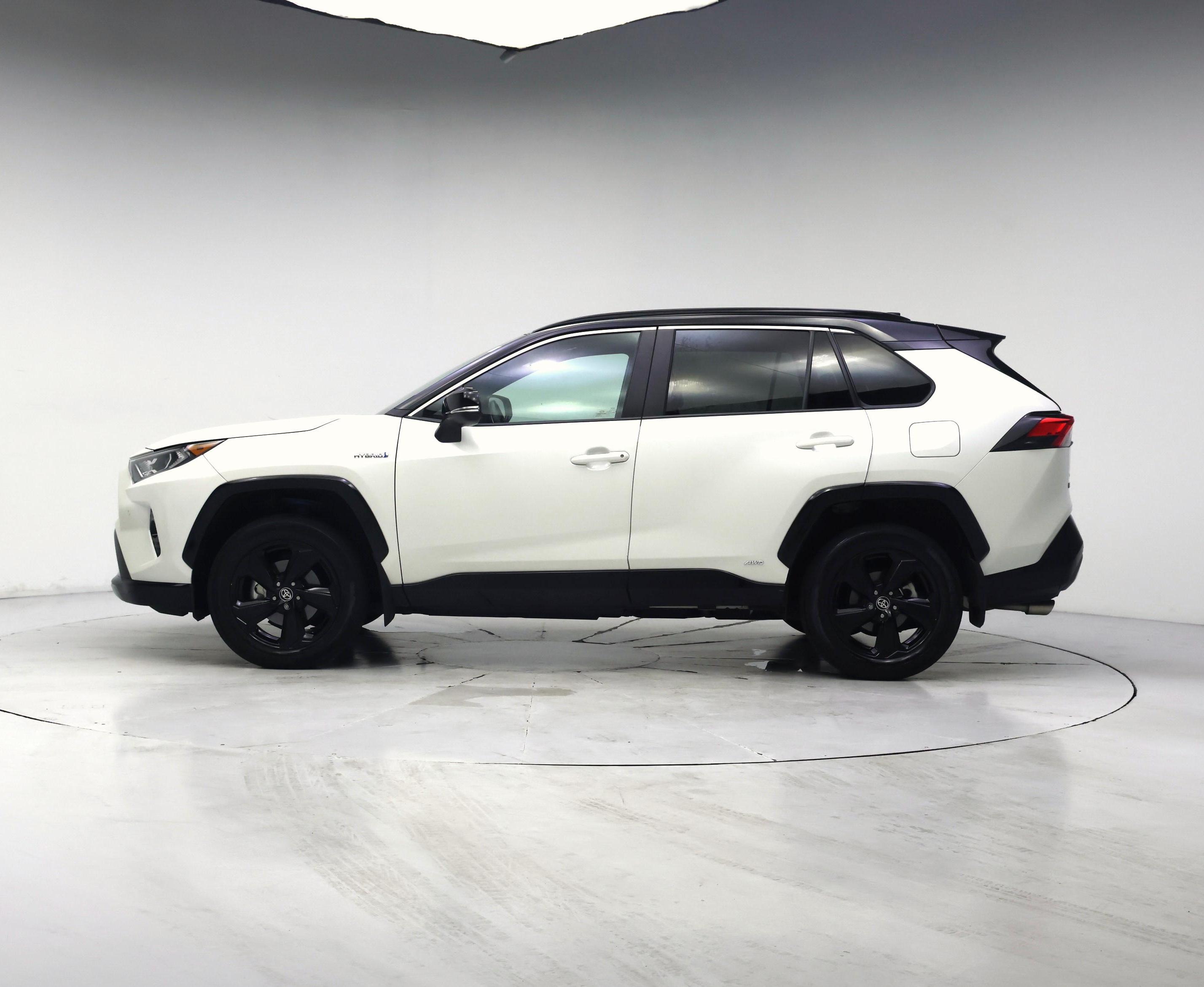 Thumbnail: 2021 Toyota RAV4 - 3