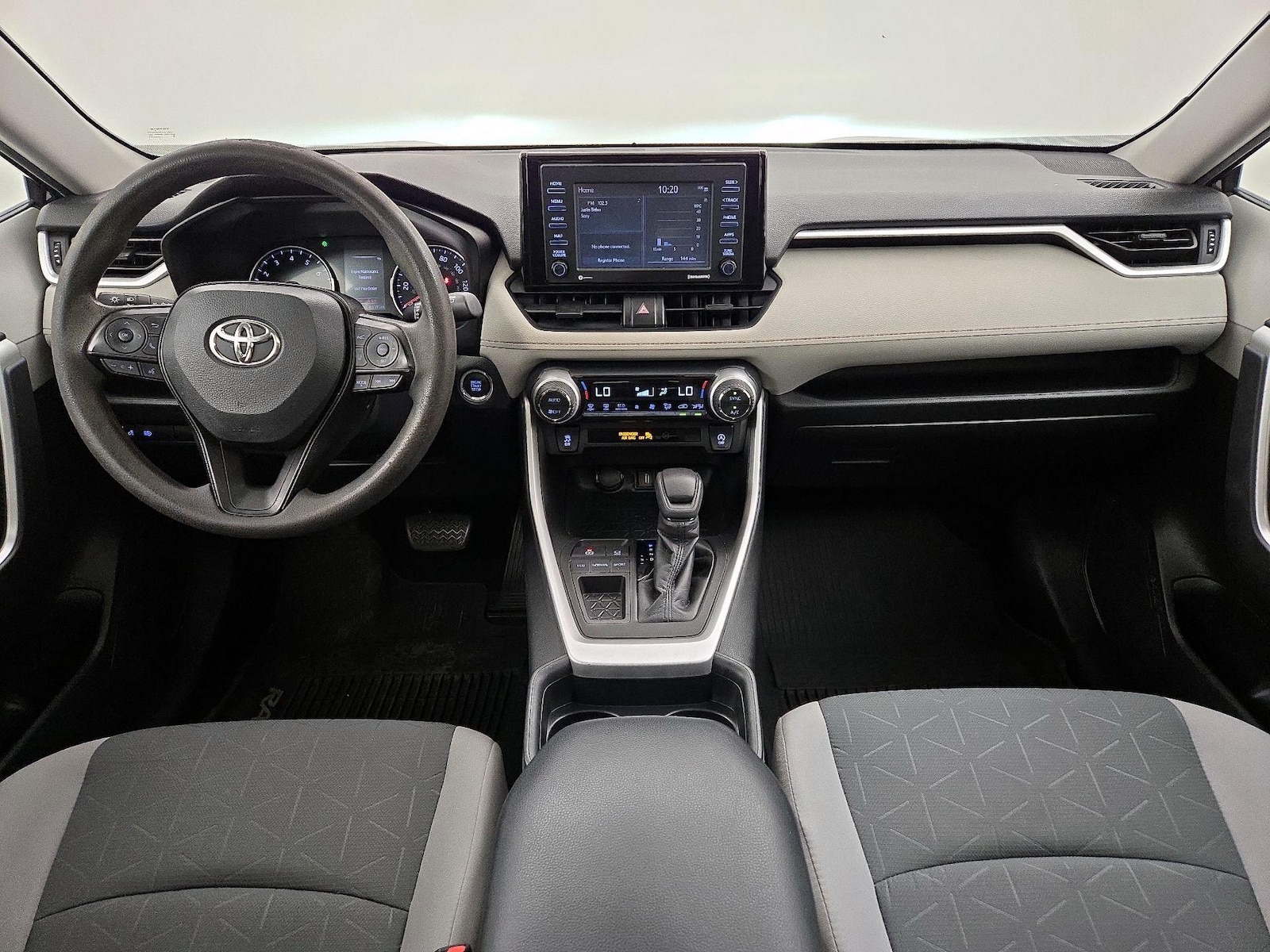 2020 Toyota RAV4 XLE - Photo 10