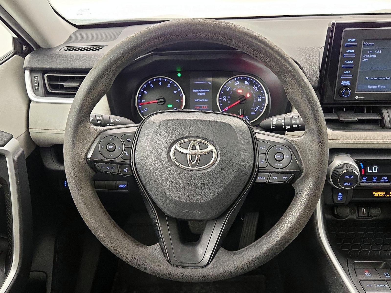 2020 Toyota RAV4 XLE - Photo 11