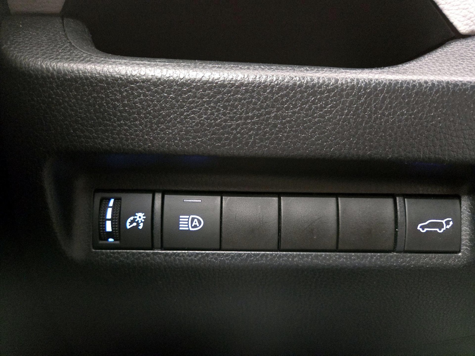 2020 Toyota RAV4 XLE - Photo 14