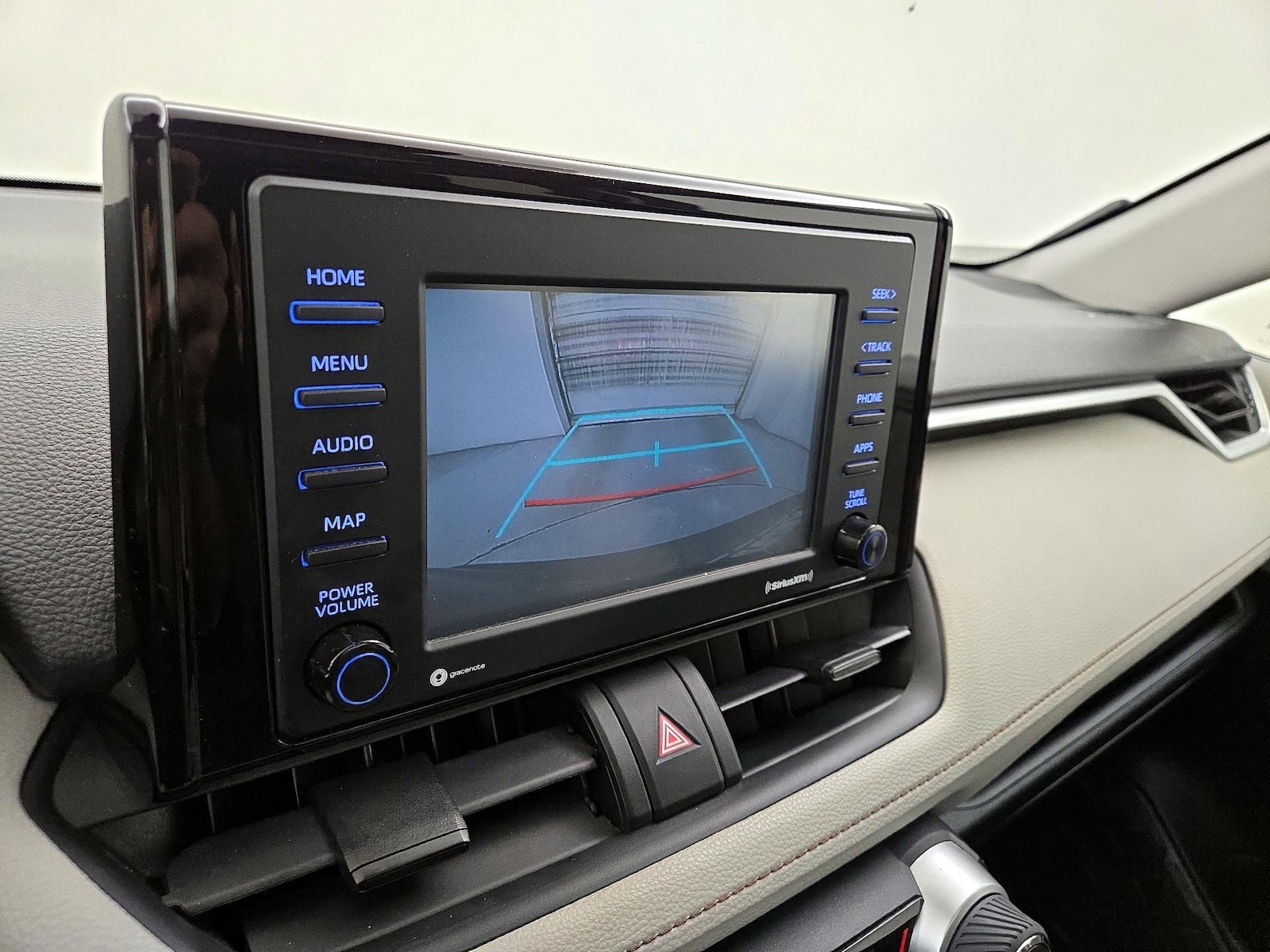2020 Toyota RAV4 XLE - Photo 15