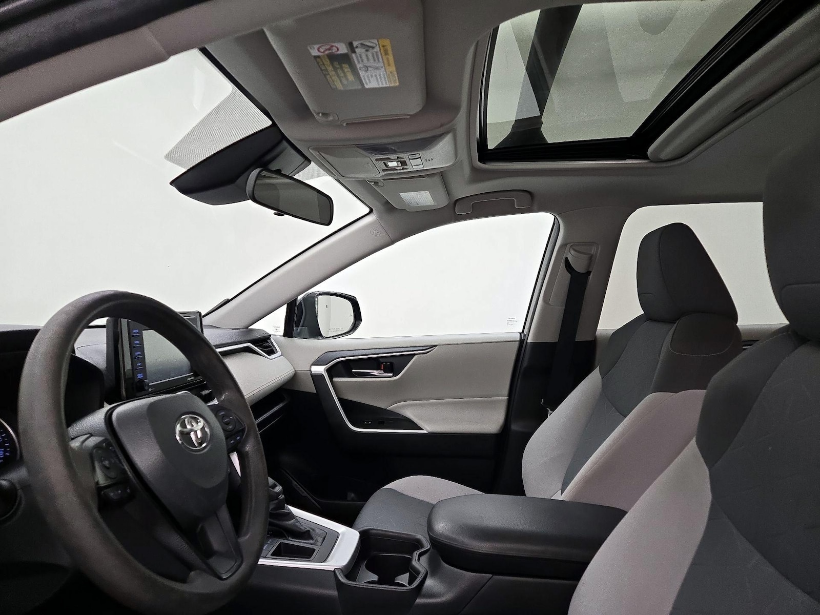 2020 Toyota RAV4 XLE - Photo 20