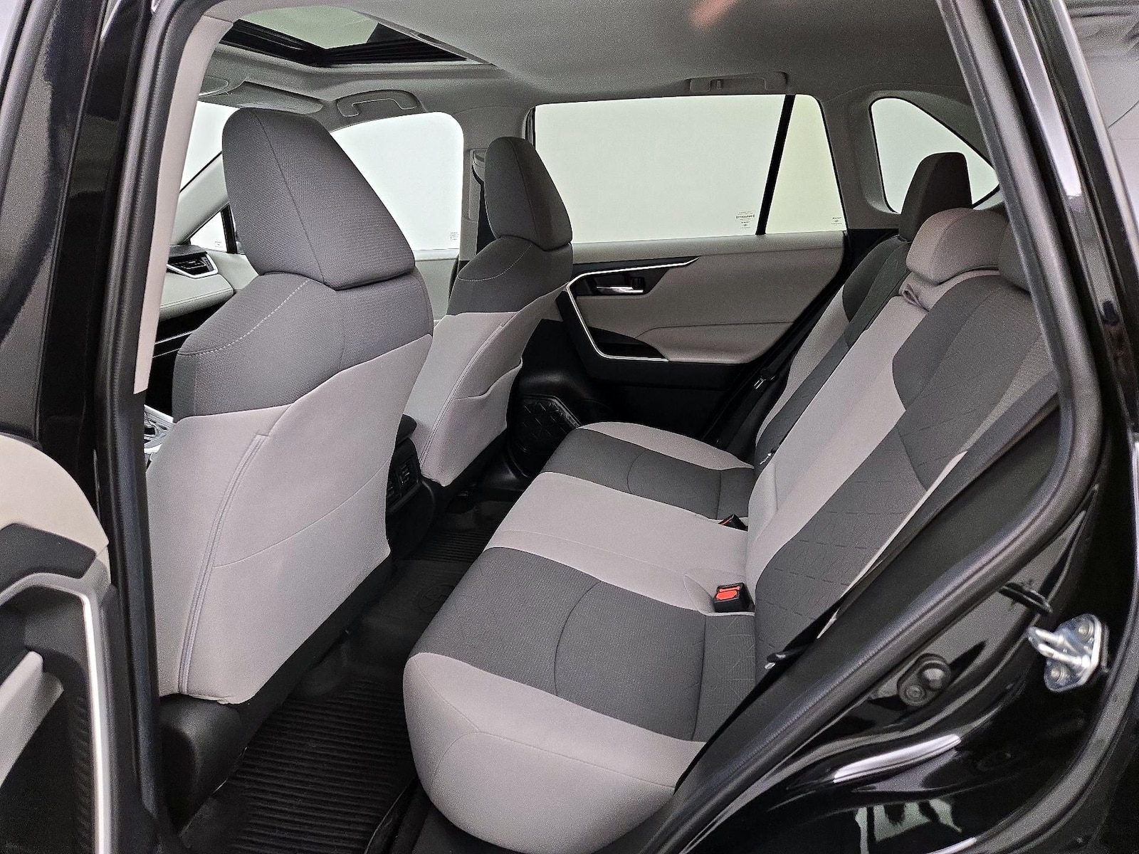 2020 Toyota RAV4 XLE - Photo 21