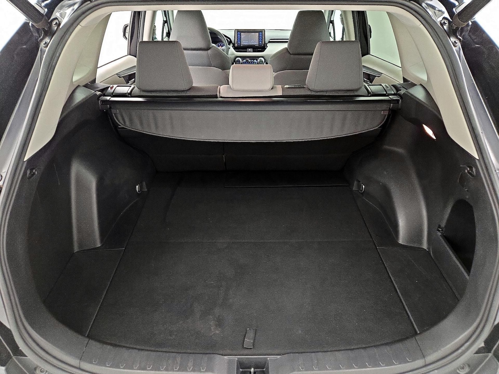 2020 Toyota RAV4 XLE - Photo 22