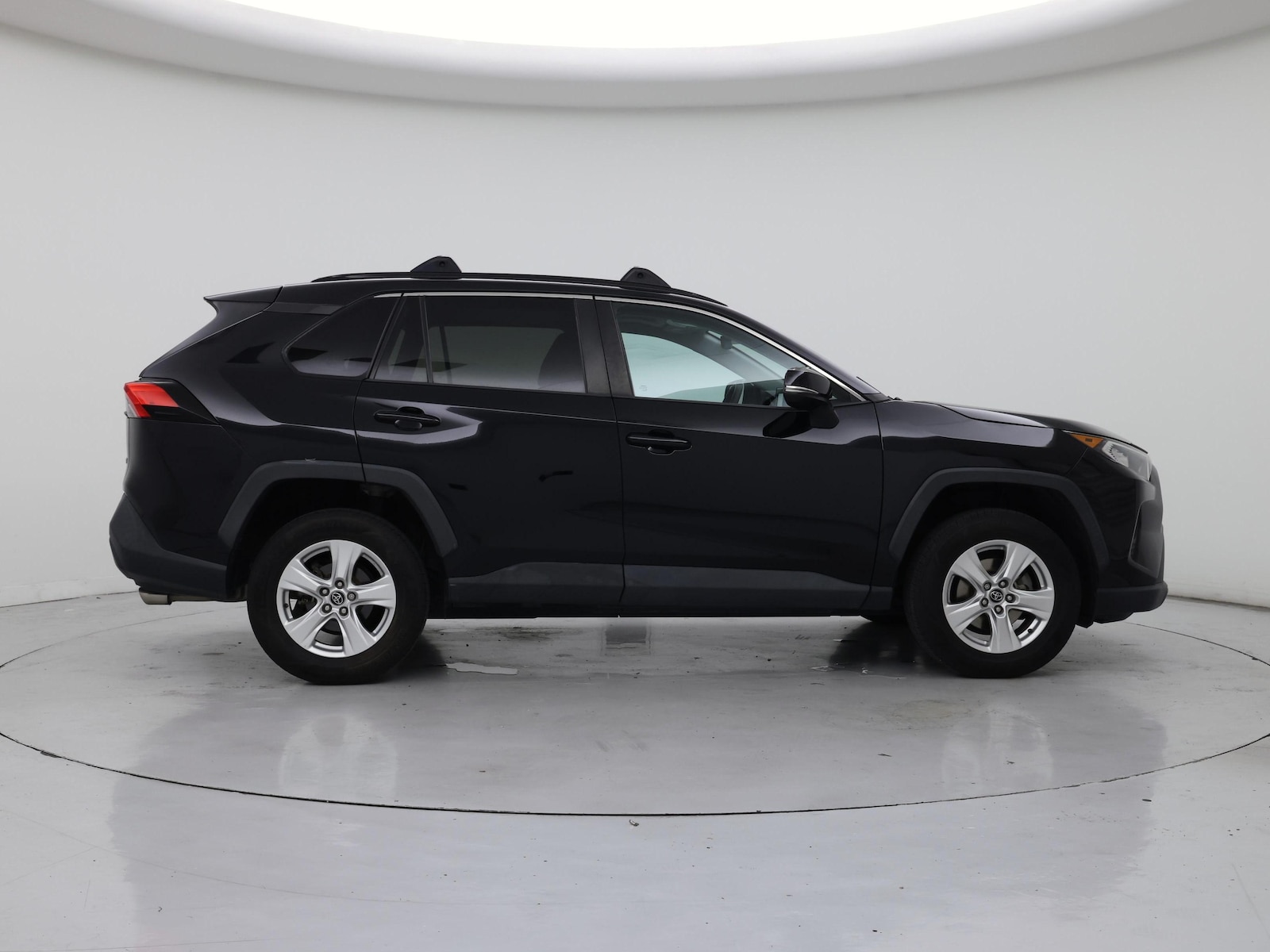 2020 Toyota RAV4 XLE - Photo 8