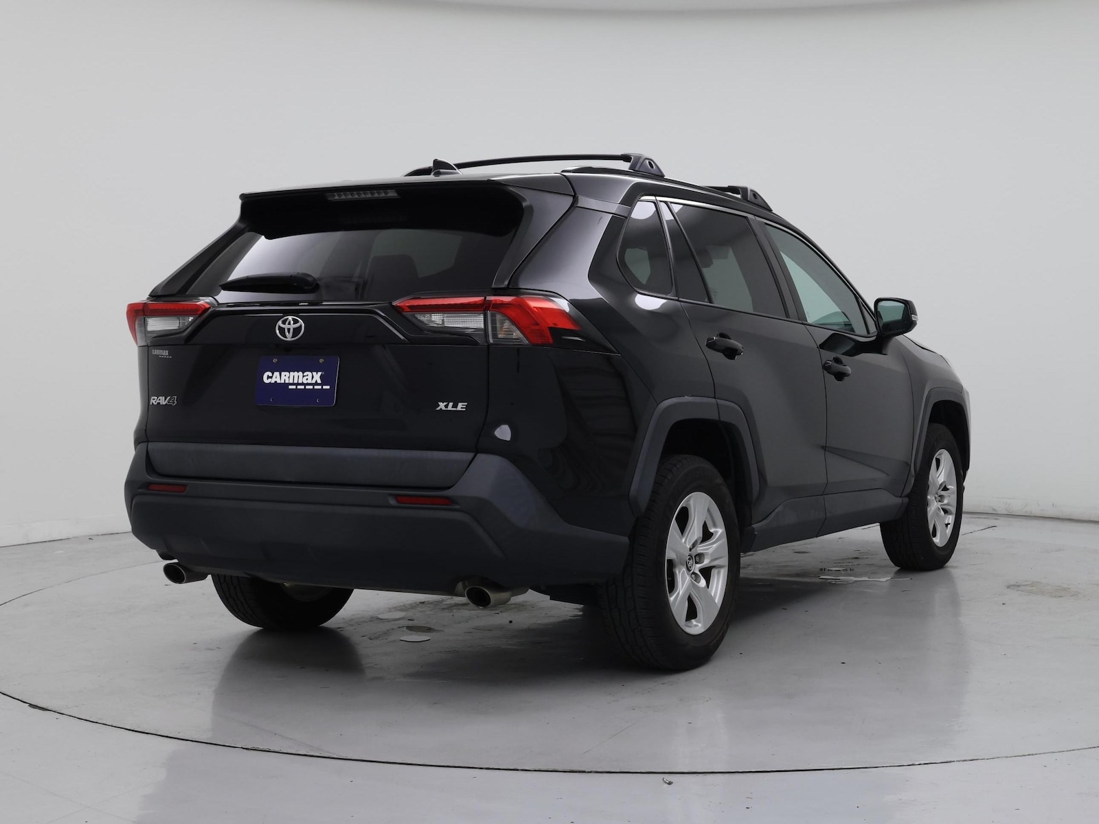 2020 Toyota RAV4 XLE - Photo 9