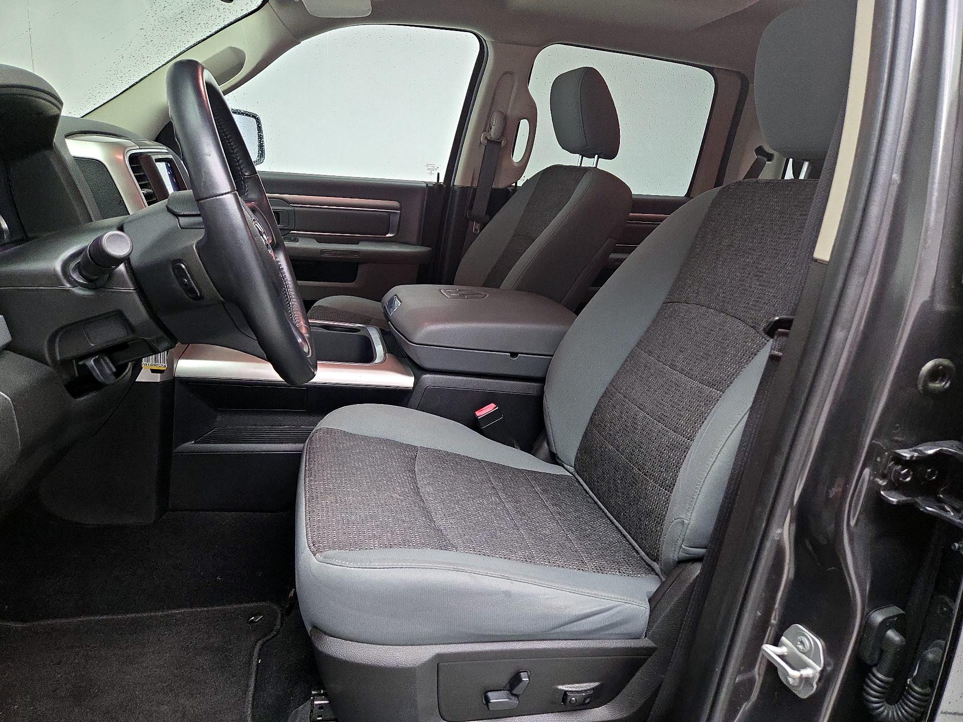 Thumbnail: 2019 RAM 1500 Classic - 11