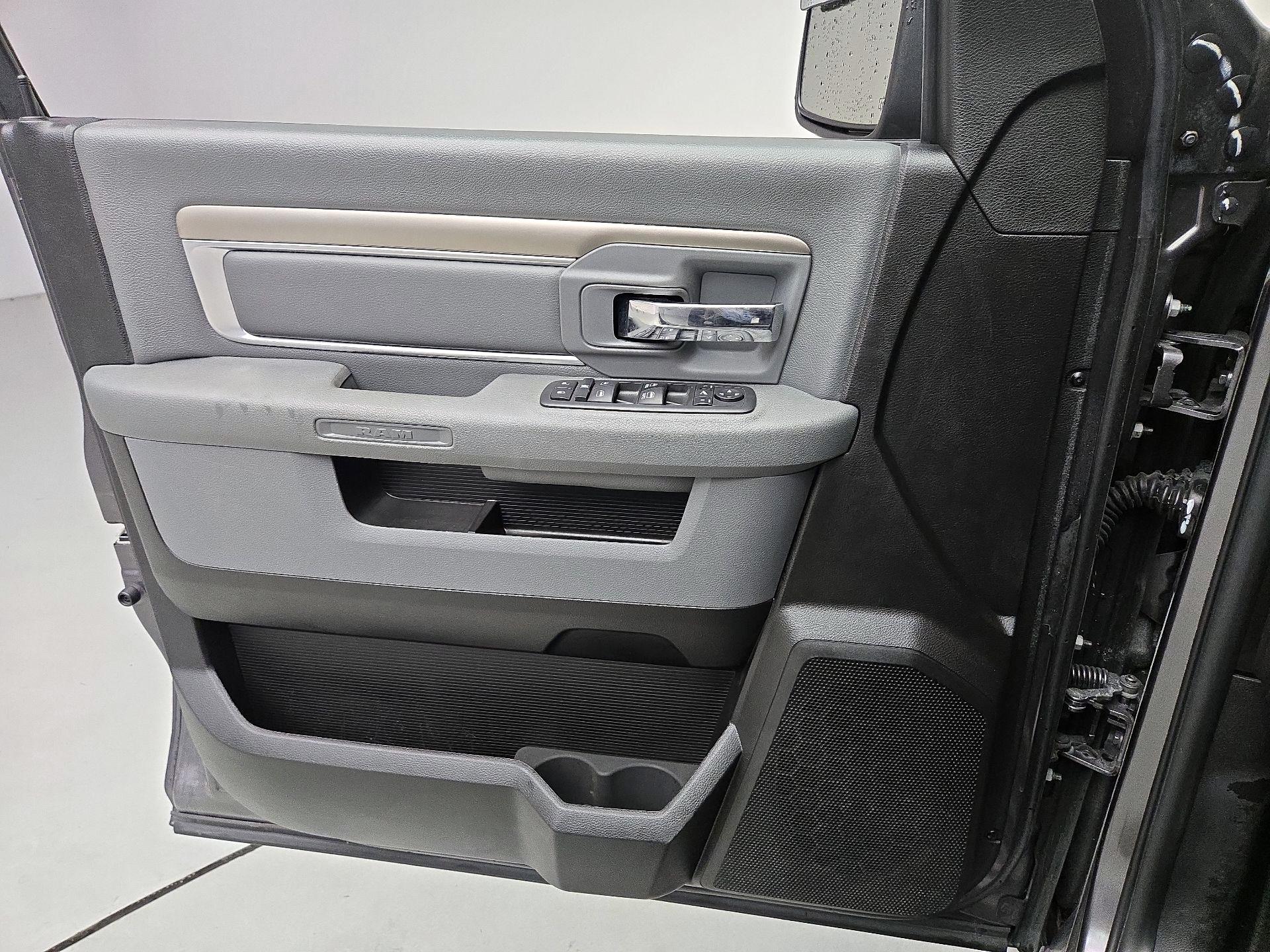 Thumbnail: 2019 RAM 1500 Classic - 12