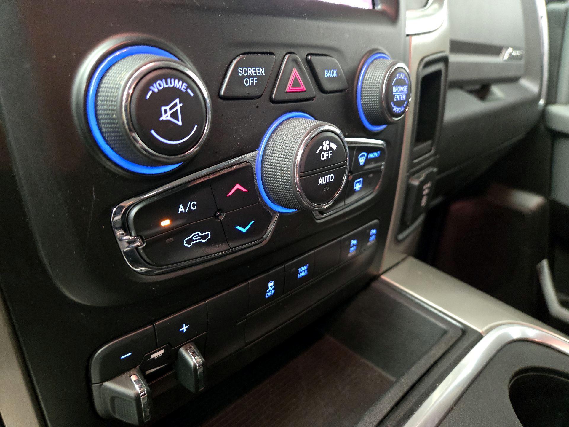 Thumbnail: 2019 RAM 1500 Classic - 16