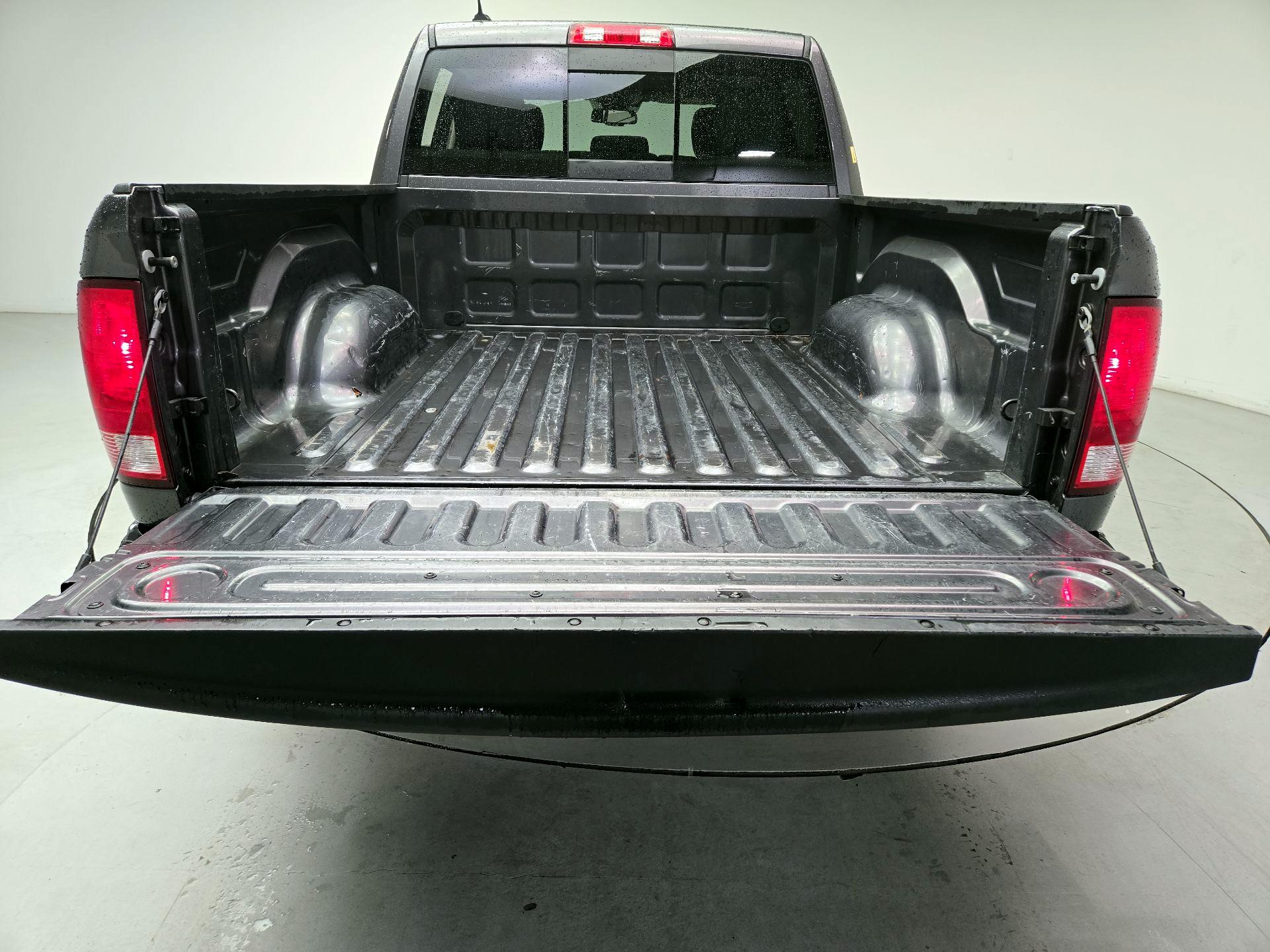 Thumbnail: 2019 RAM 1500 Classic - 20
