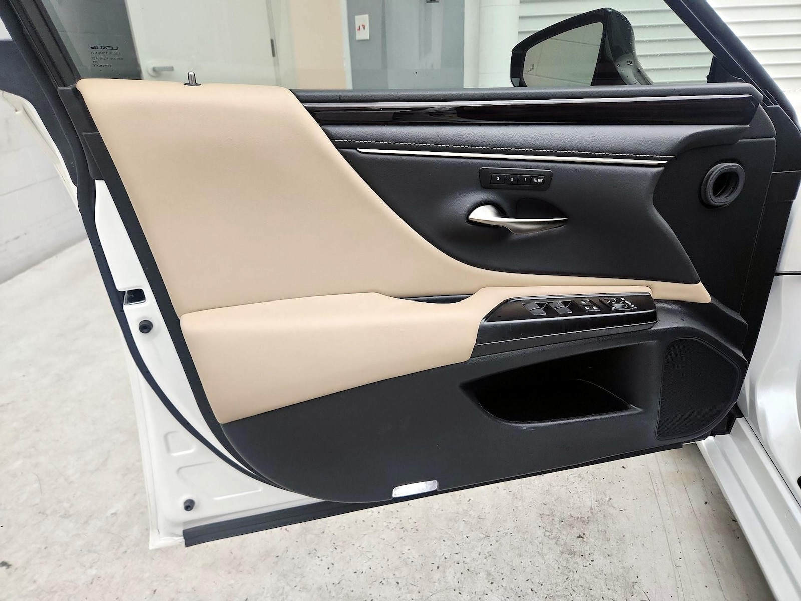 2020 Lexus ES 350 - Photo 13