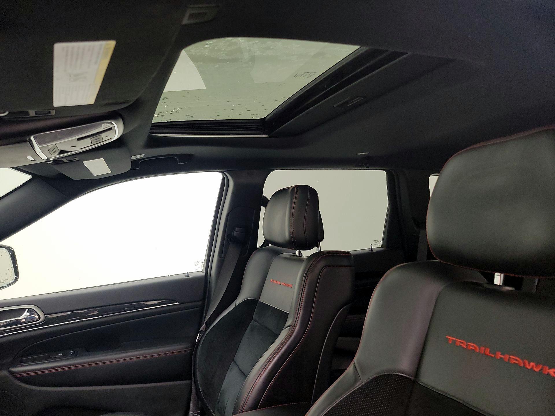 Thumbnail: 2017 Jeep Grand Cherokee - 19