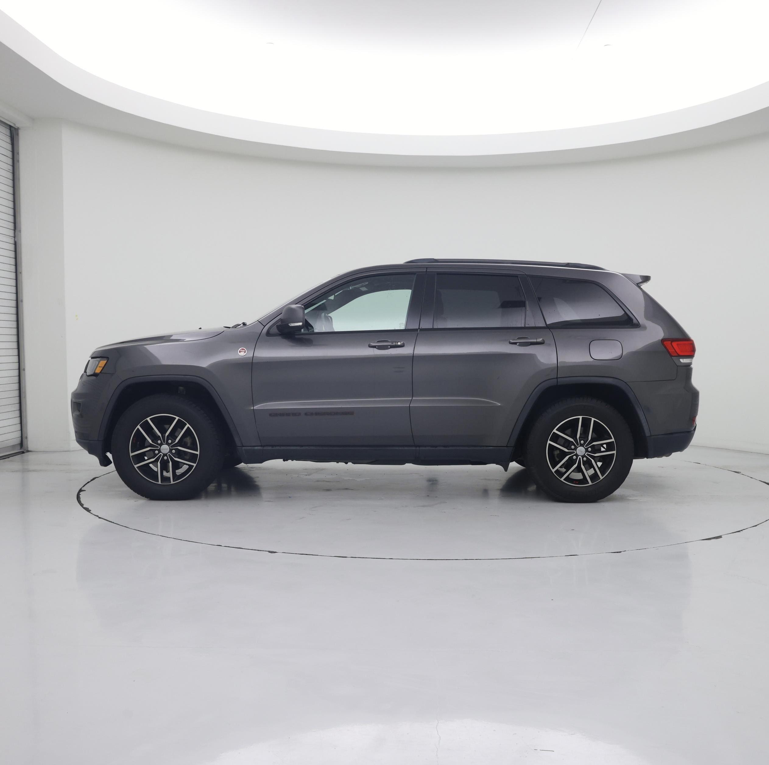 Thumbnail: 2017 Jeep Grand Cherokee - 3