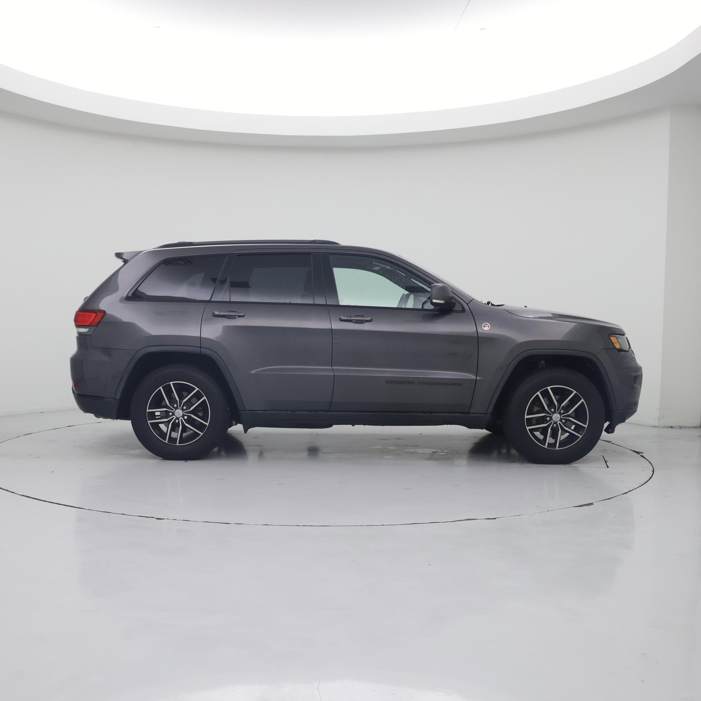 Thumbnail: 2017 Jeep Grand Cherokee - 7