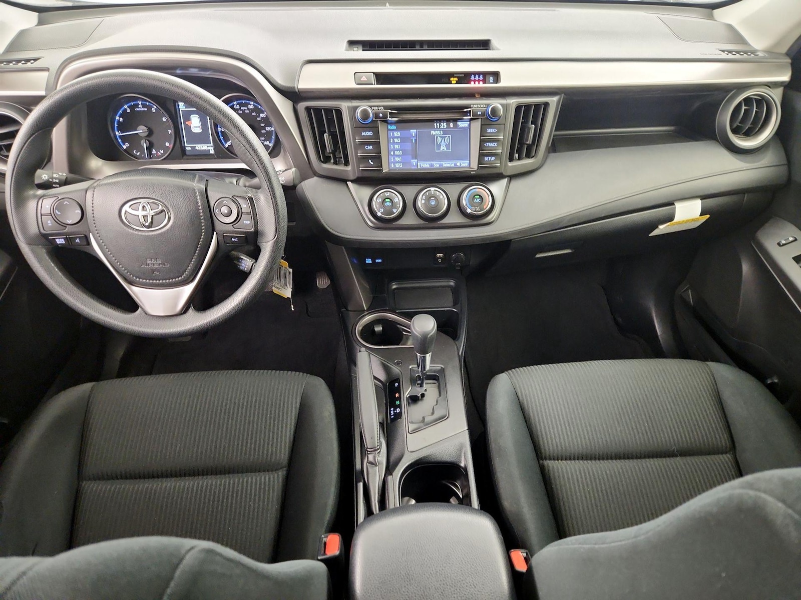 2018 Toyota RAV4 LE - Photo 10