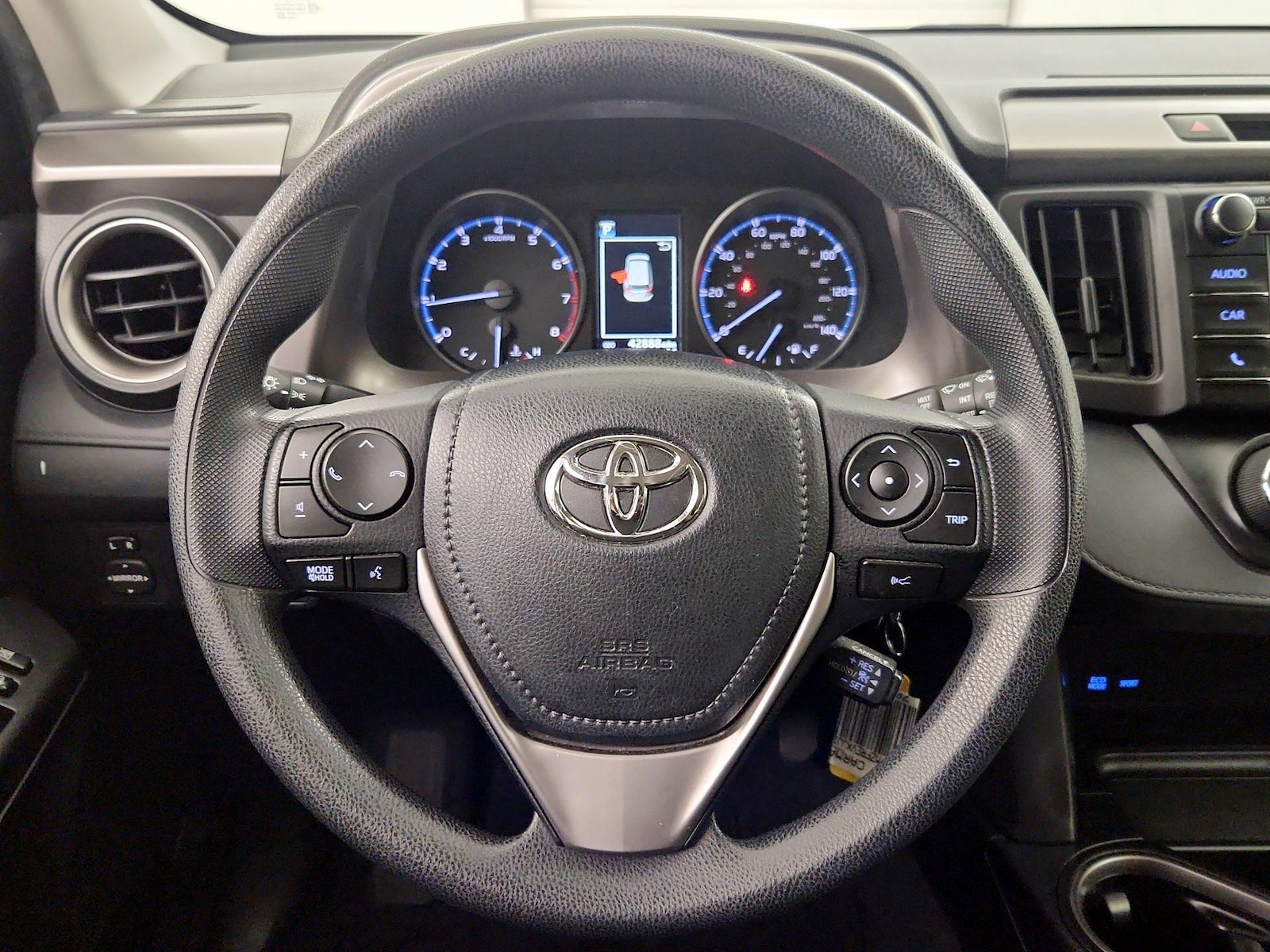 2018 Toyota RAV4 LE - Photo 11