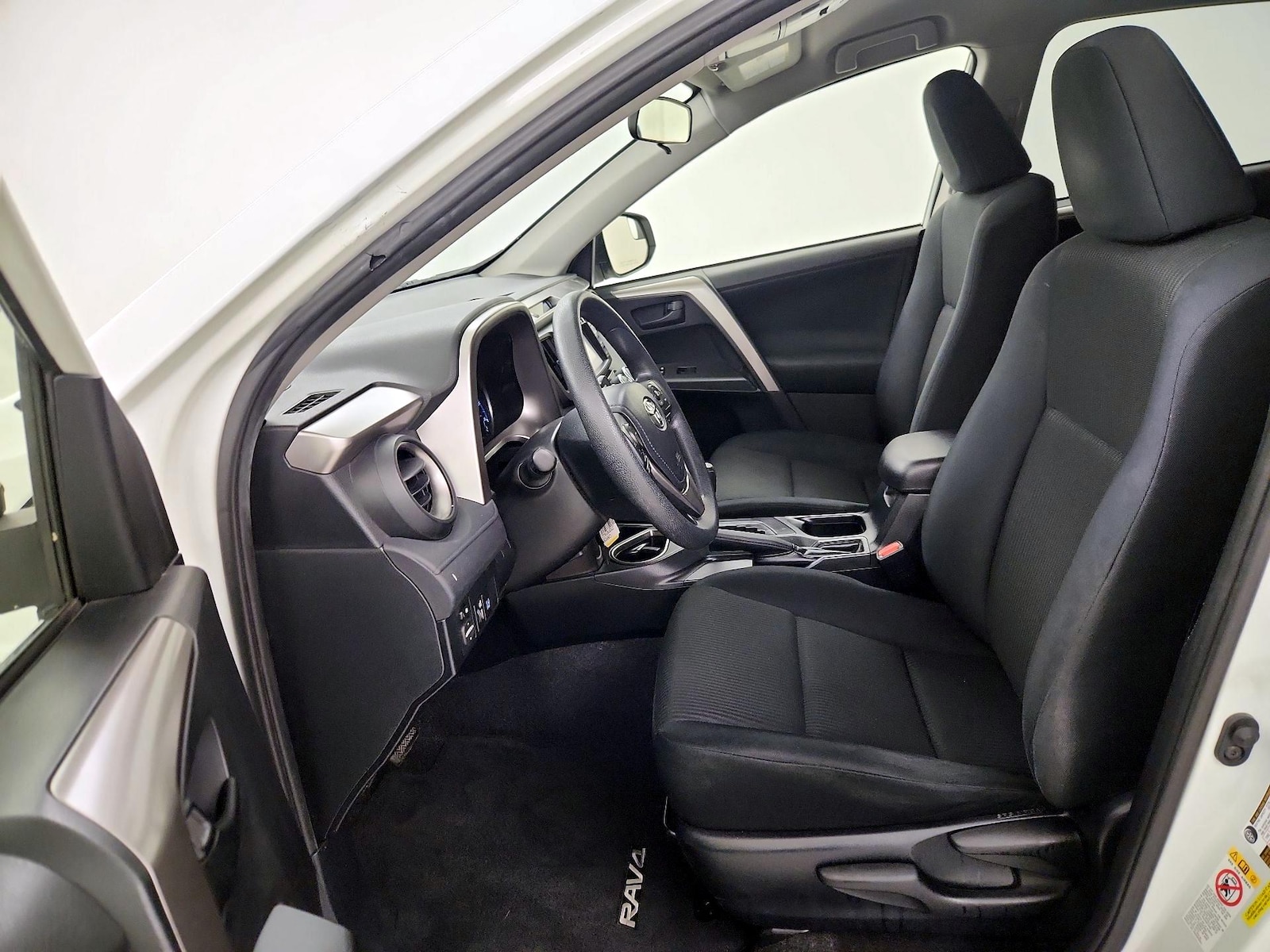 2018 Toyota RAV4 LE - Photo 12
