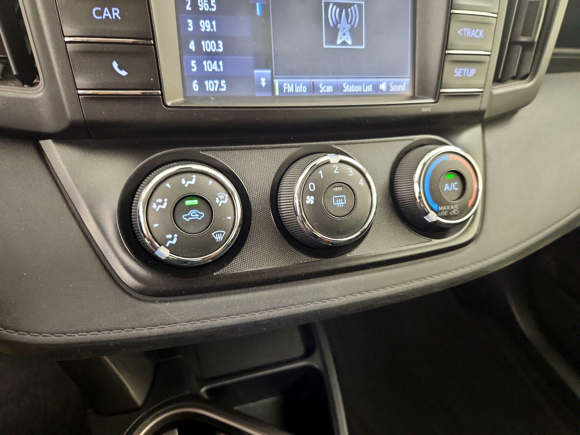 Thumbnail: 2018 Toyota RAV4 - 16