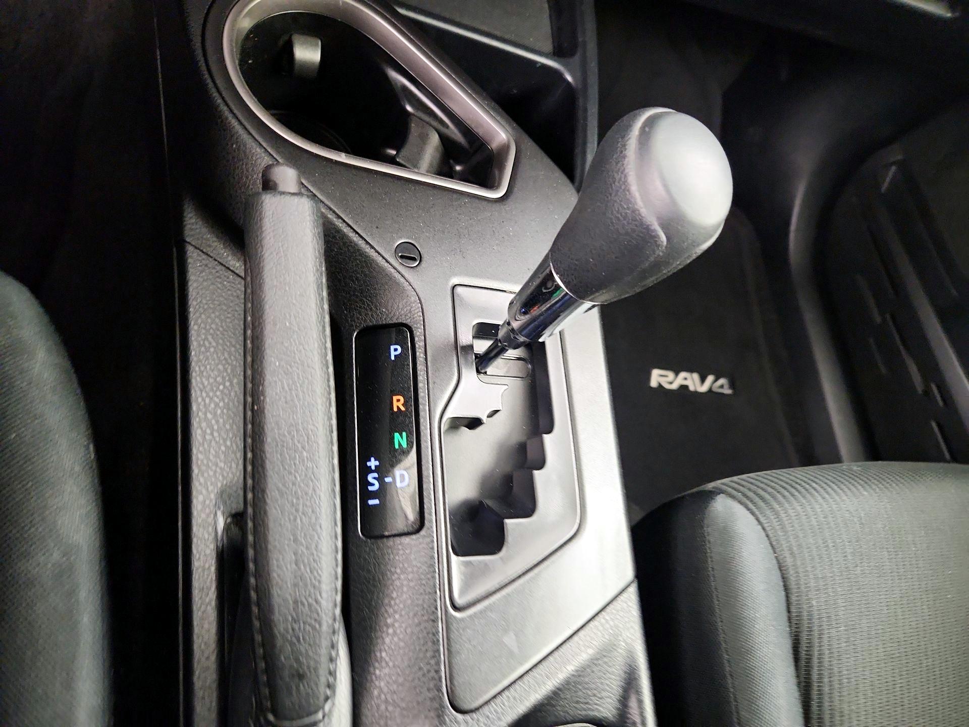 Thumbnail: 2018 Toyota RAV4 - 17