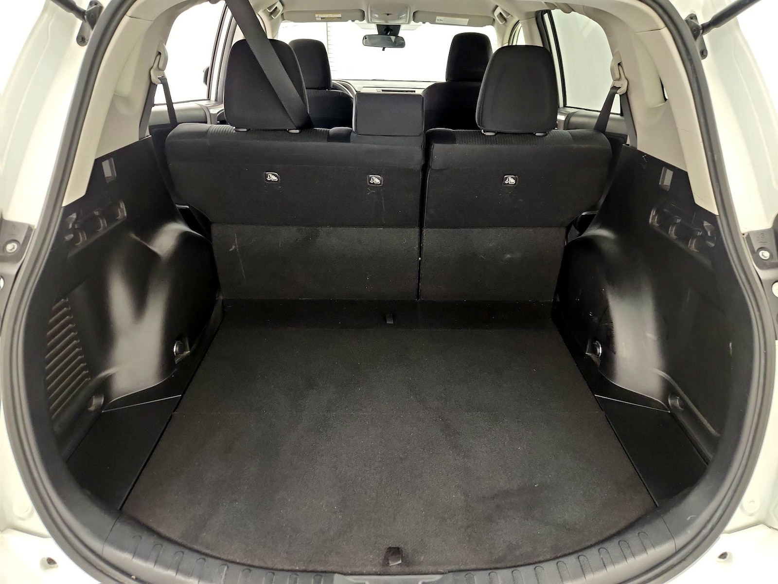 2018 Toyota RAV4 LE - Photo 21