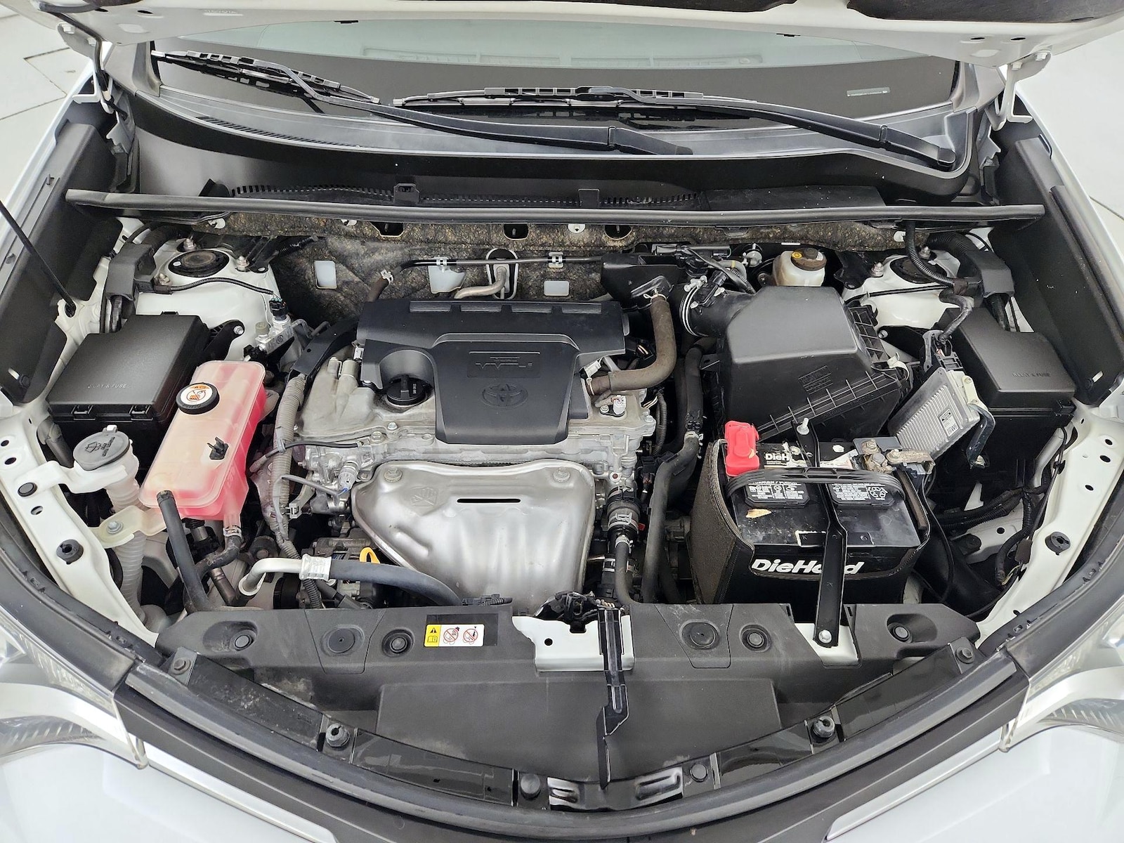 2018 Toyota RAV4 LE - Photo 22