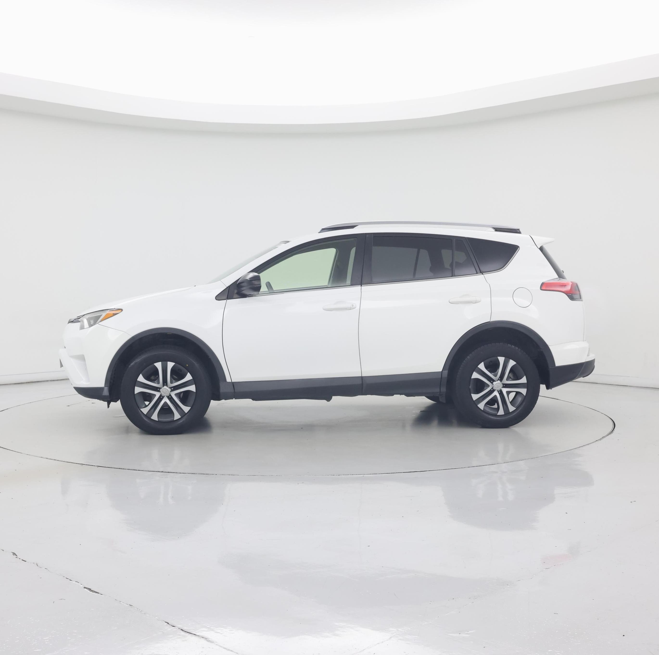 Thumbnail: 2018 Toyota RAV4 - 3