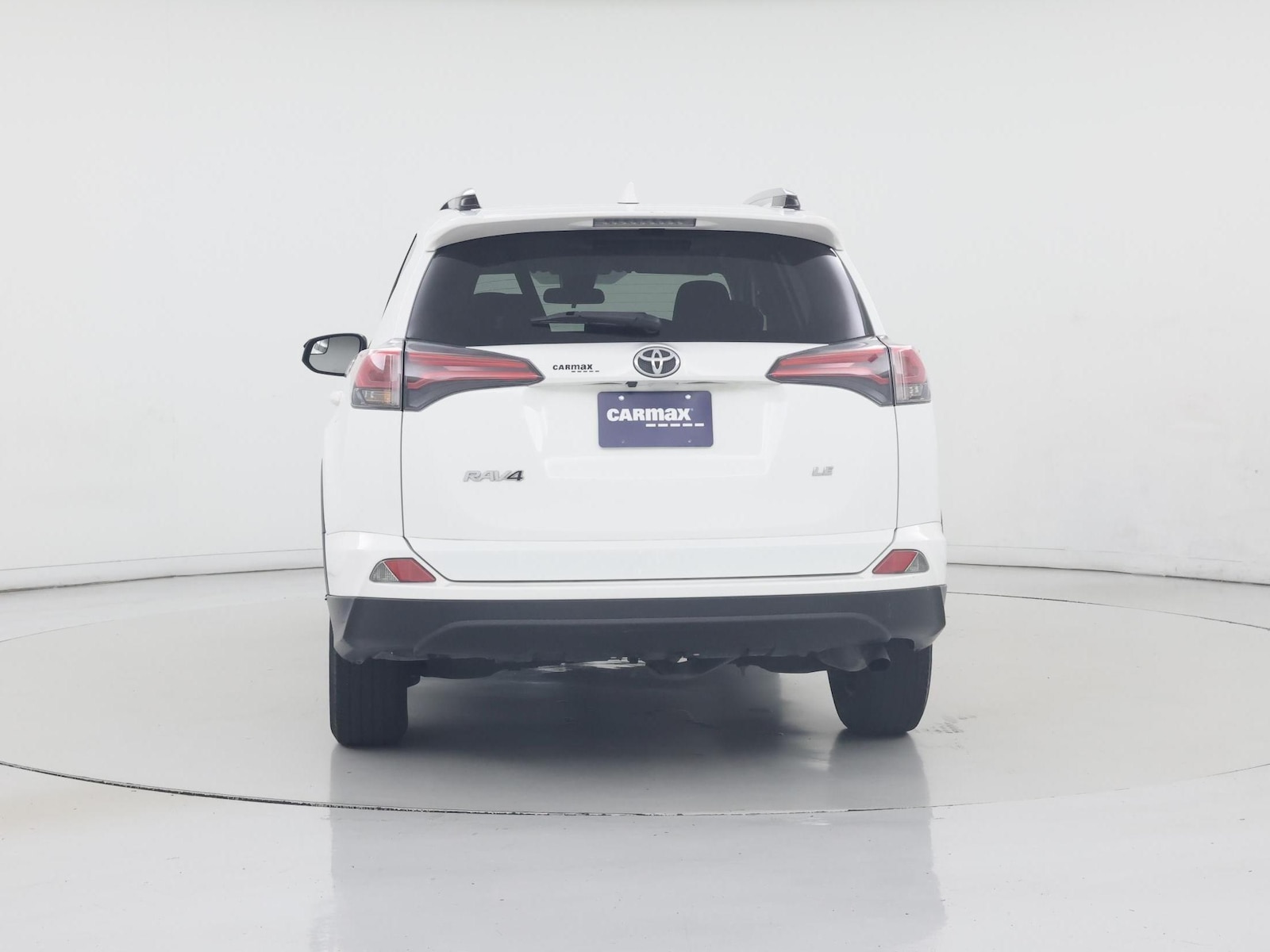 2018 Toyota RAV4 LE - Photo 7