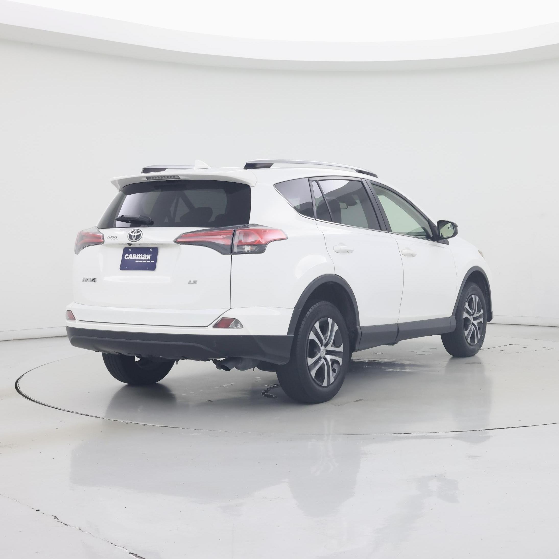 Thumbnail: 2018 Toyota RAV4 - 8