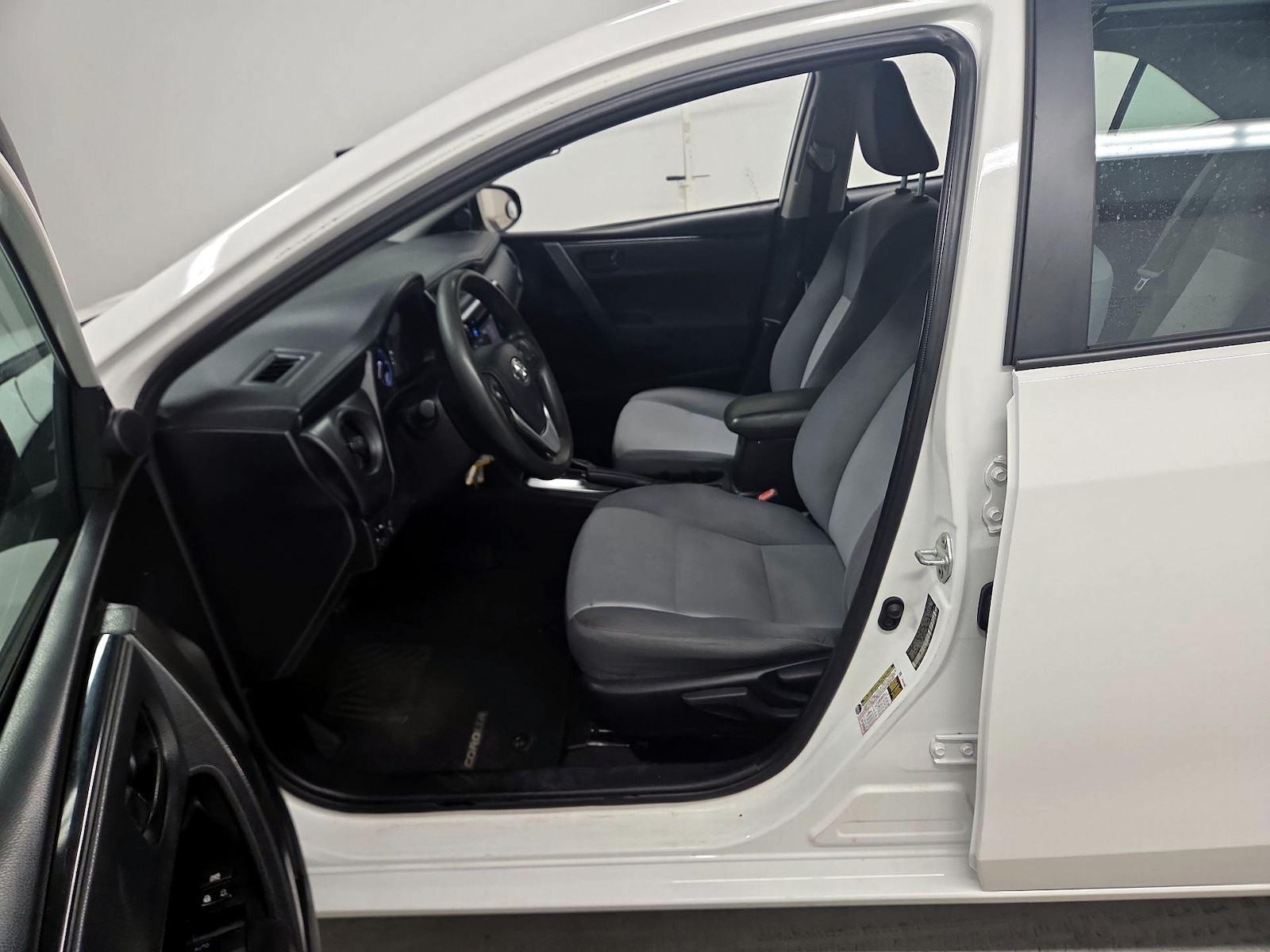 2017 Toyota Corolla L - Photo 12