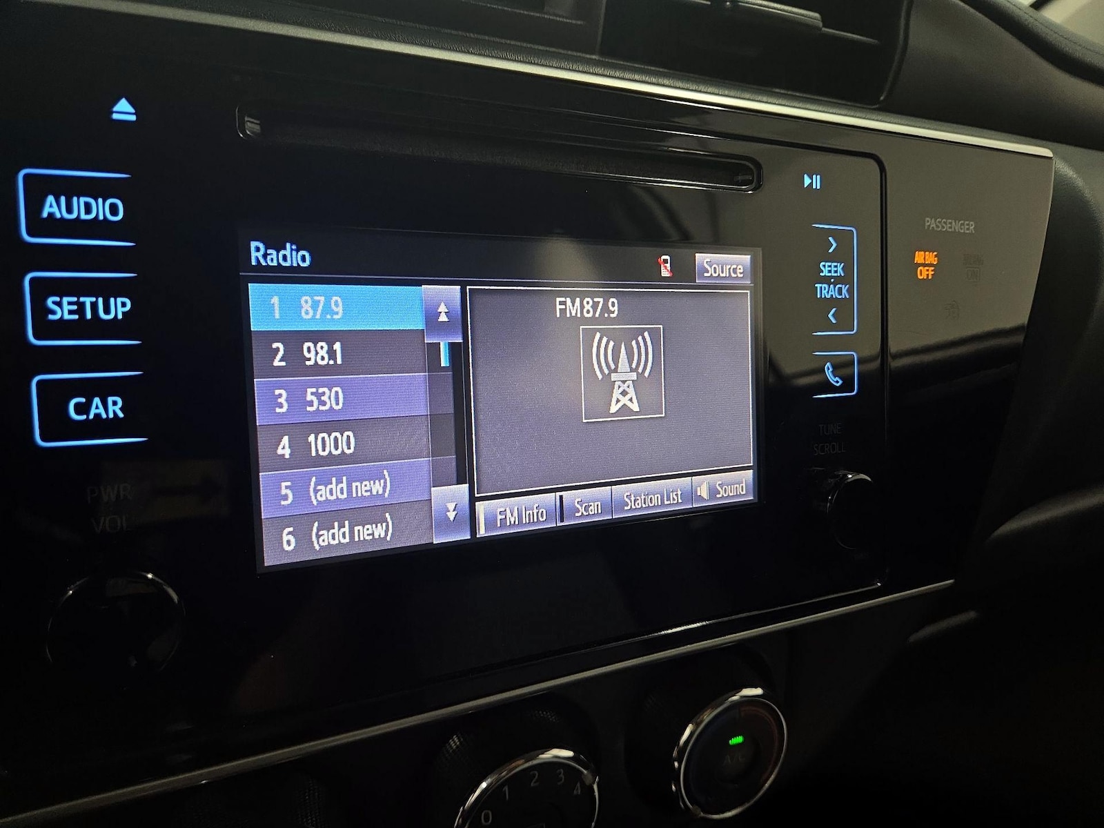2017 Toyota Corolla L - Photo 14