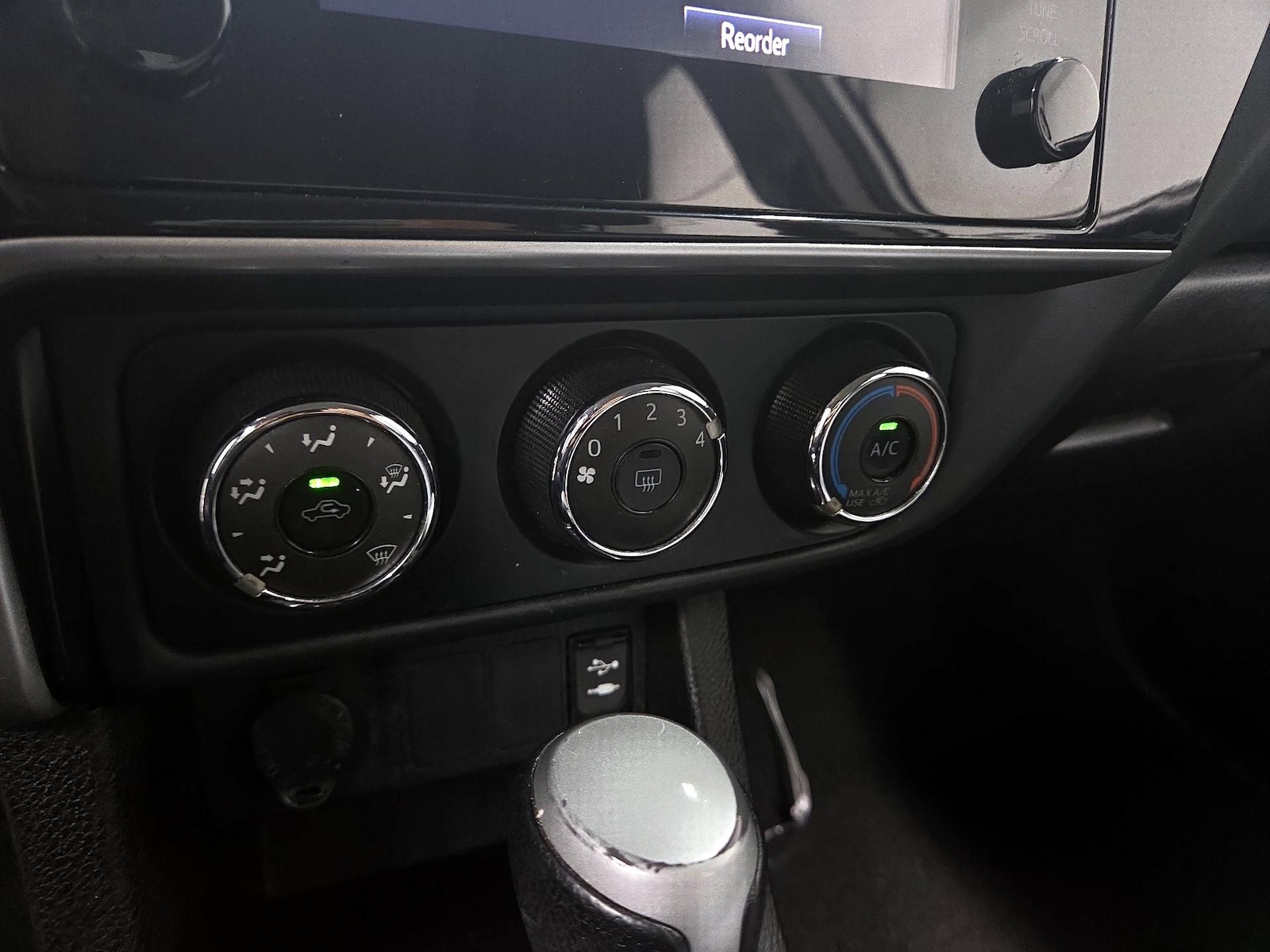 2017 Toyota Corolla L - Photo 15