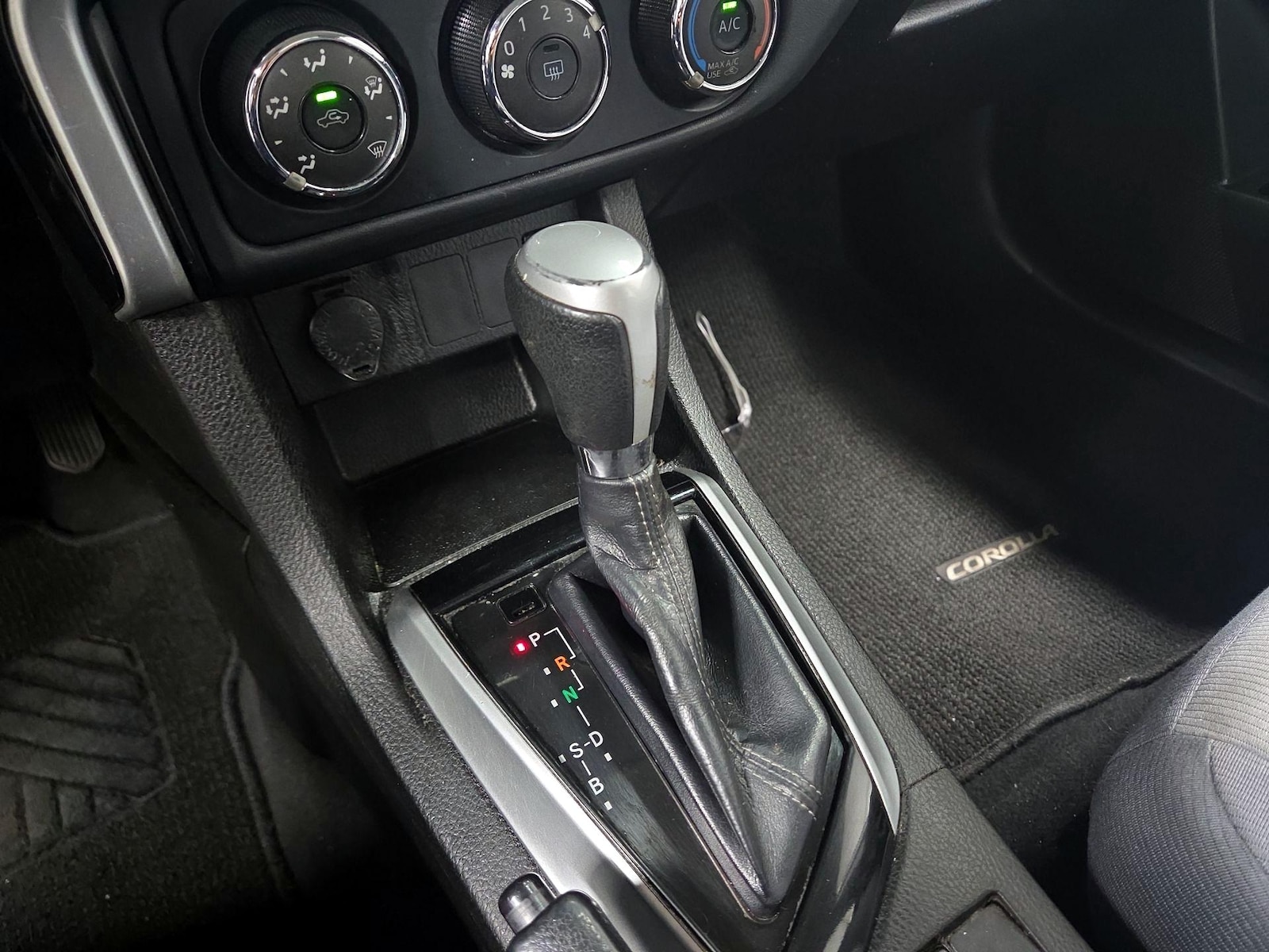 2017 Toyota Corolla L - Photo 16