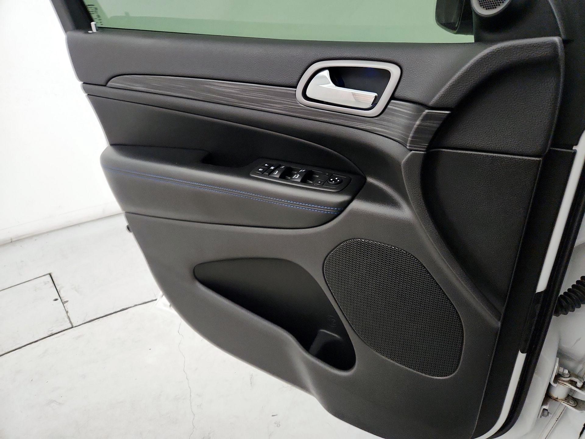 Thumbnail: 2019 Jeep Grand Cherokee - 12