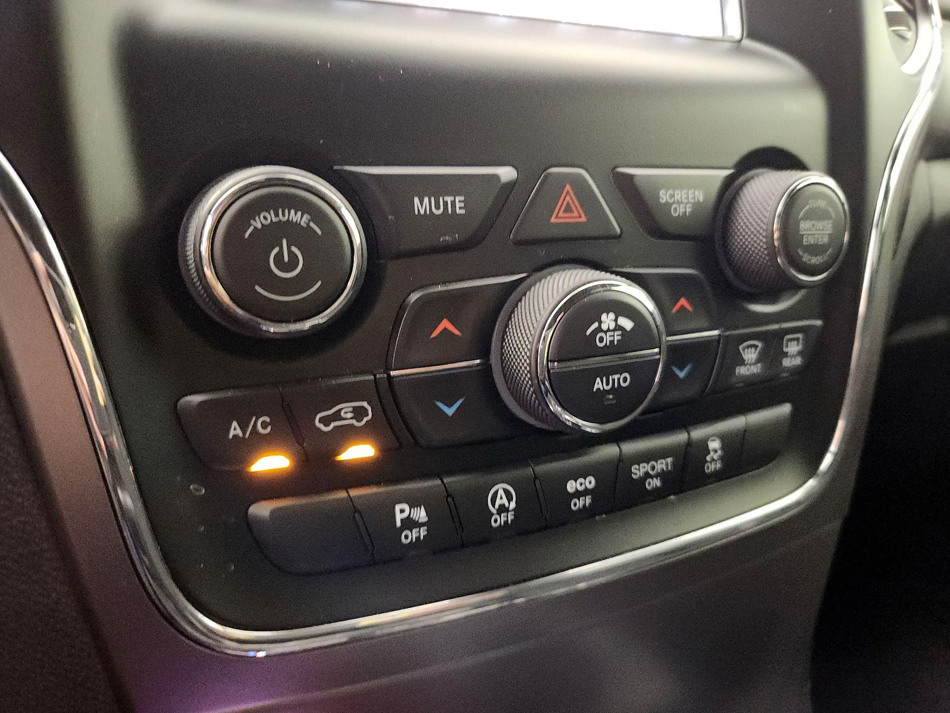 Thumbnail: 2019 Jeep Grand Cherokee - 16