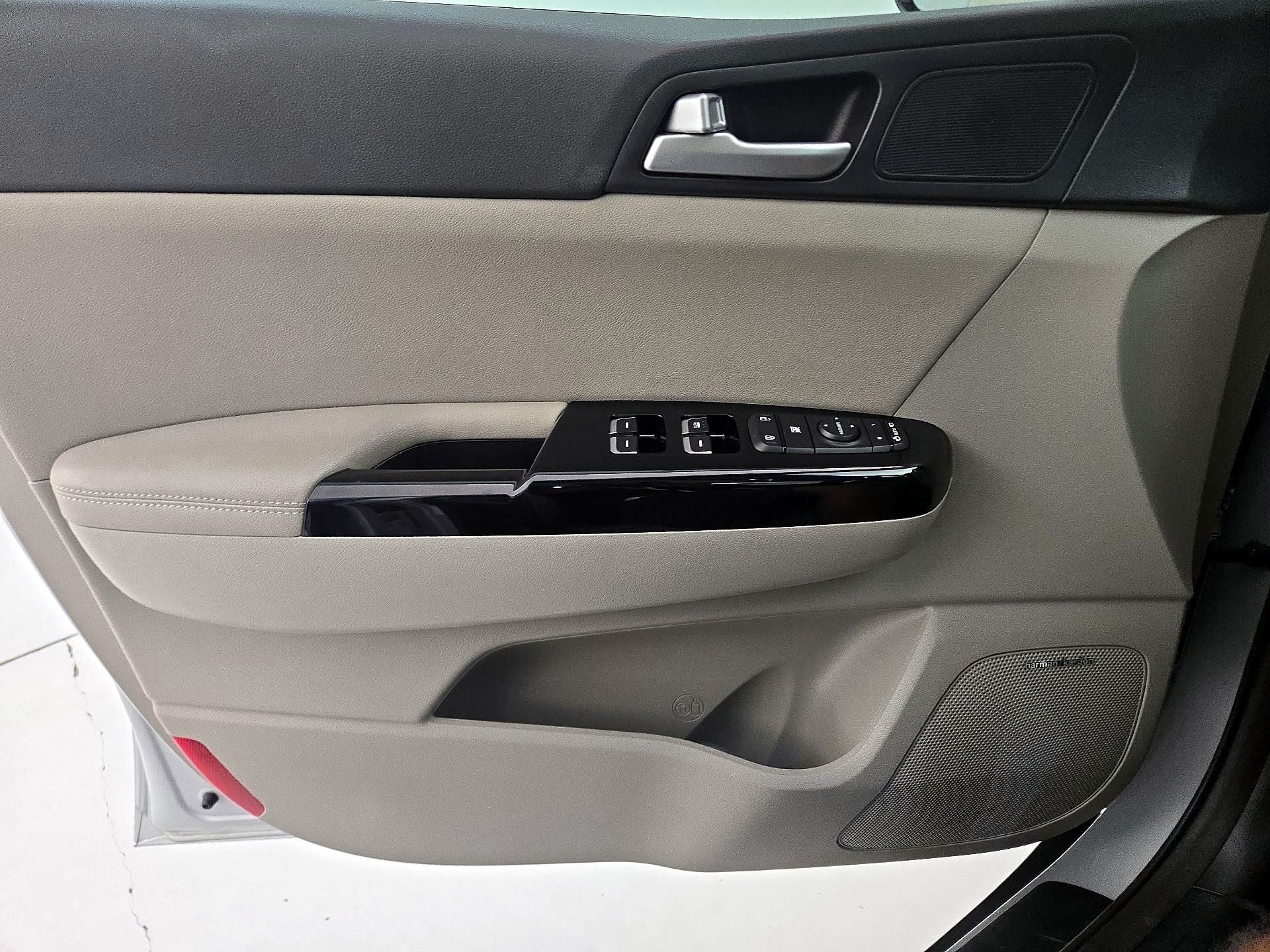 Thumbnail: 2020 Kia Sportage - 12