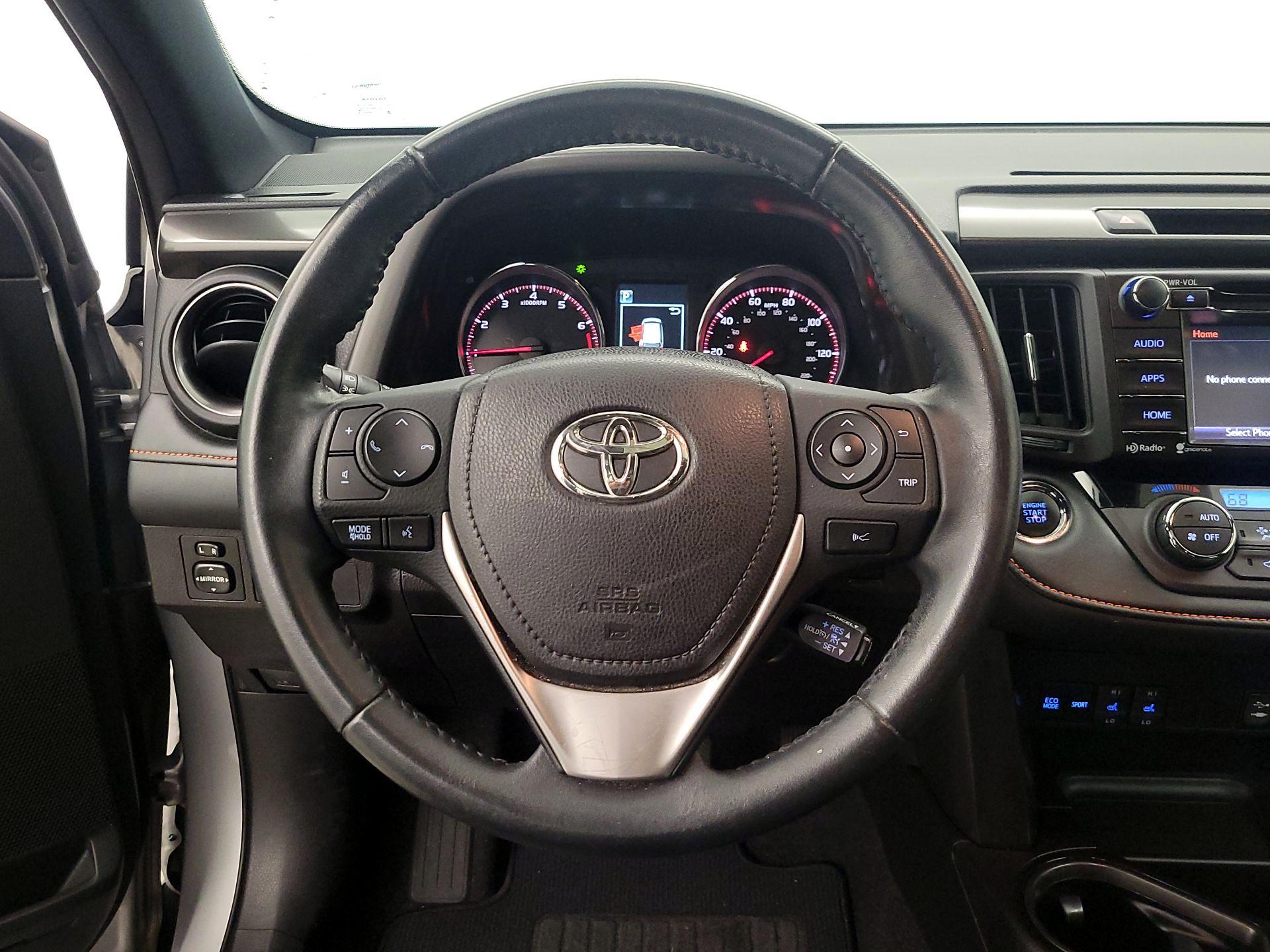 Thumbnail: 2018 Toyota RAV4 - 10