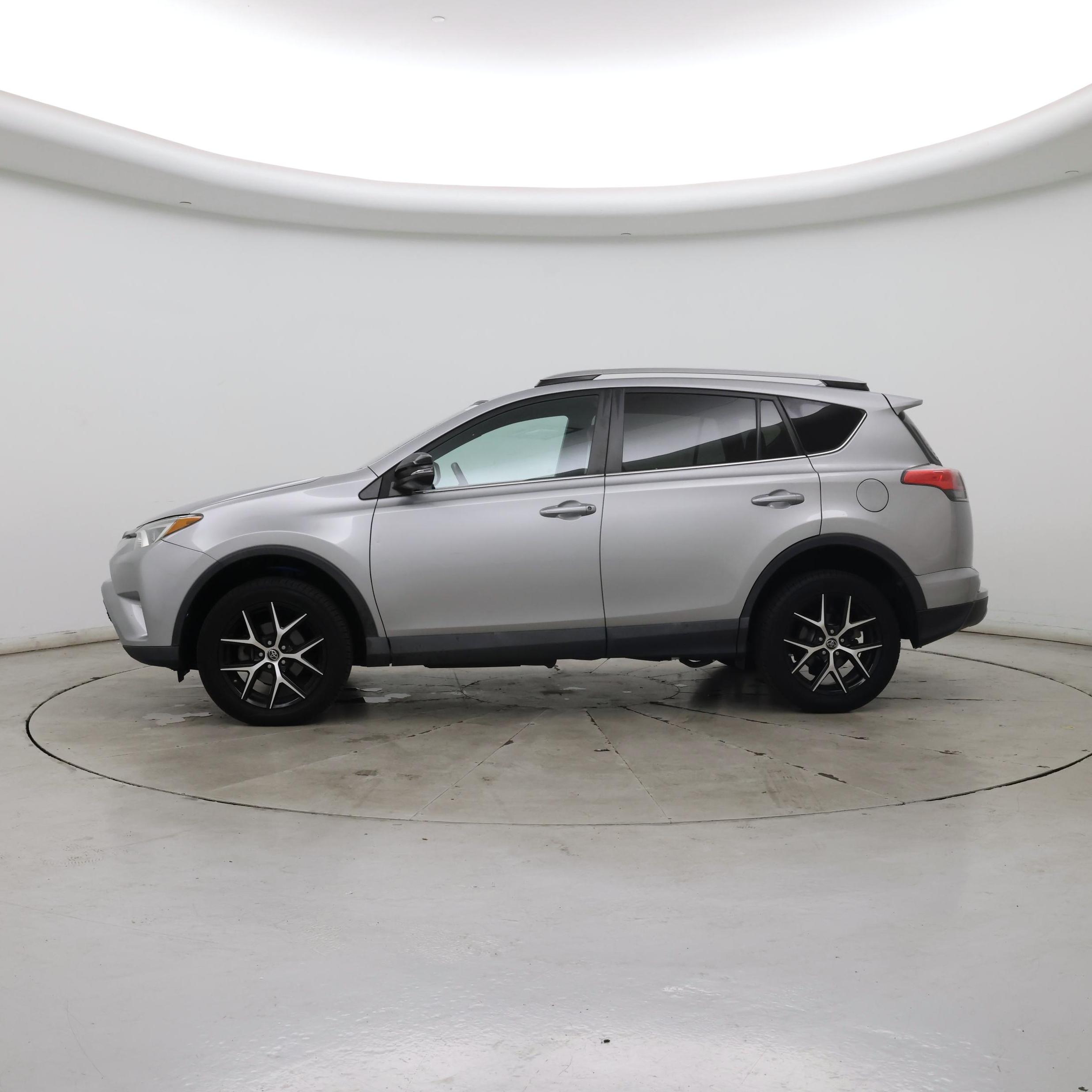 Thumbnail: 2018 Toyota RAV4 - 3