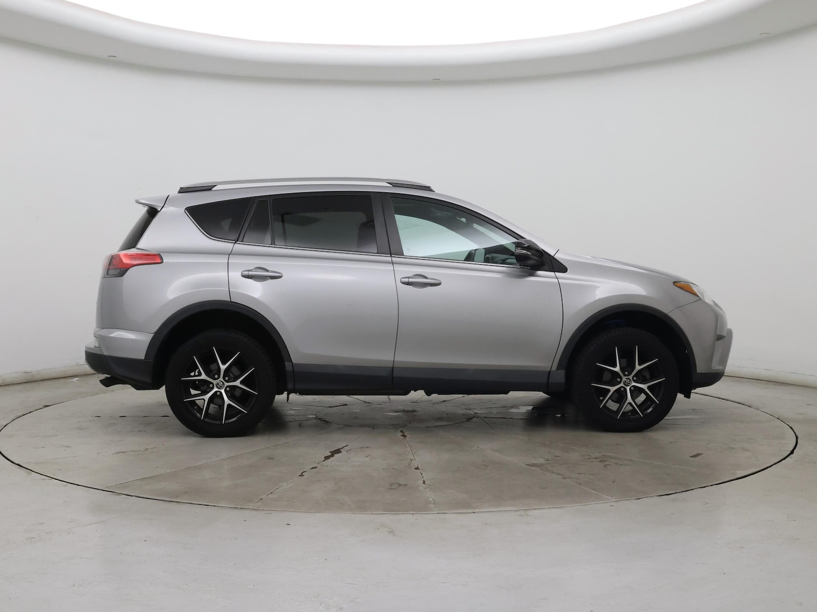 2018 Toyota RAV4 SE - Photo 8
