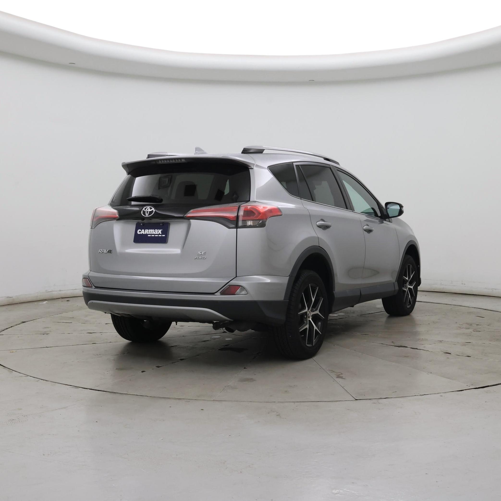 Thumbnail: 2018 Toyota RAV4 - 8