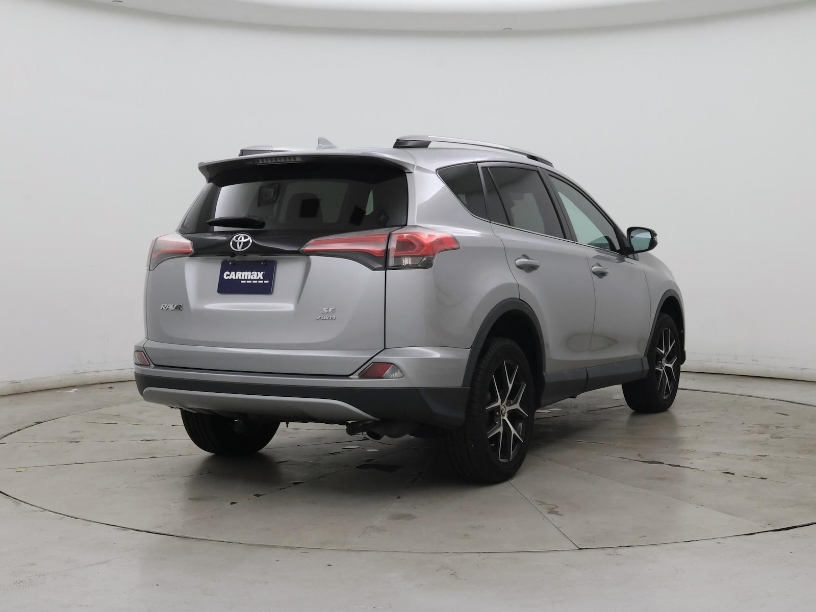 2018 Toyota RAV4 SE - Photo 9