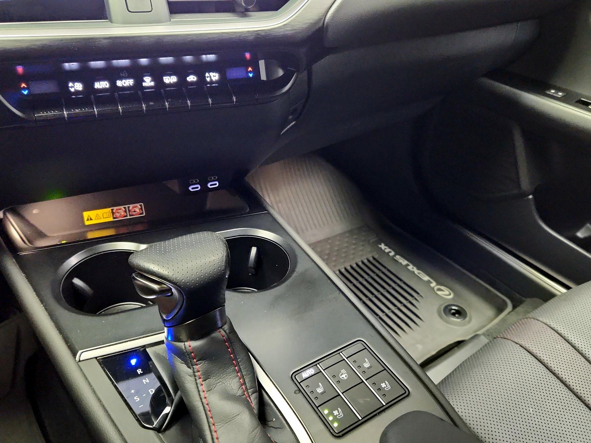 Thumbnail: 2023 Lexus UX - 15