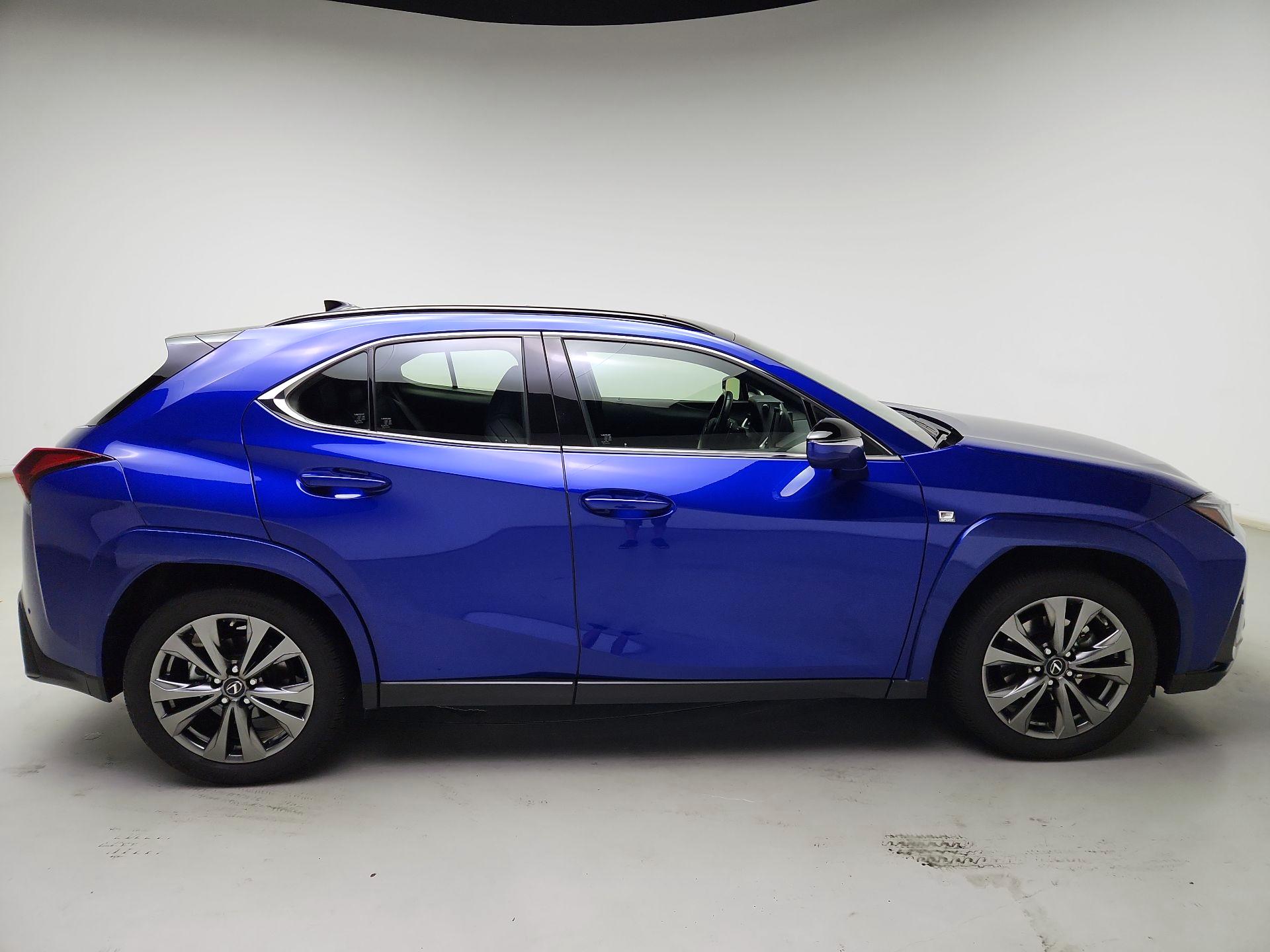 Thumbnail: 2023 Lexus UX - 4