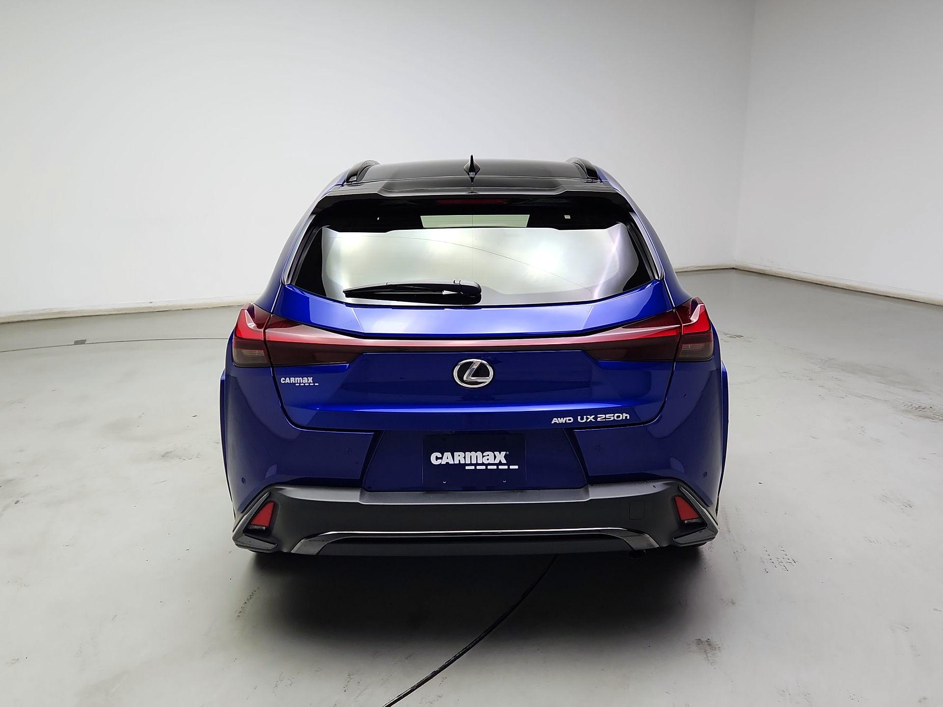Thumbnail: 2023 Lexus UX - 6