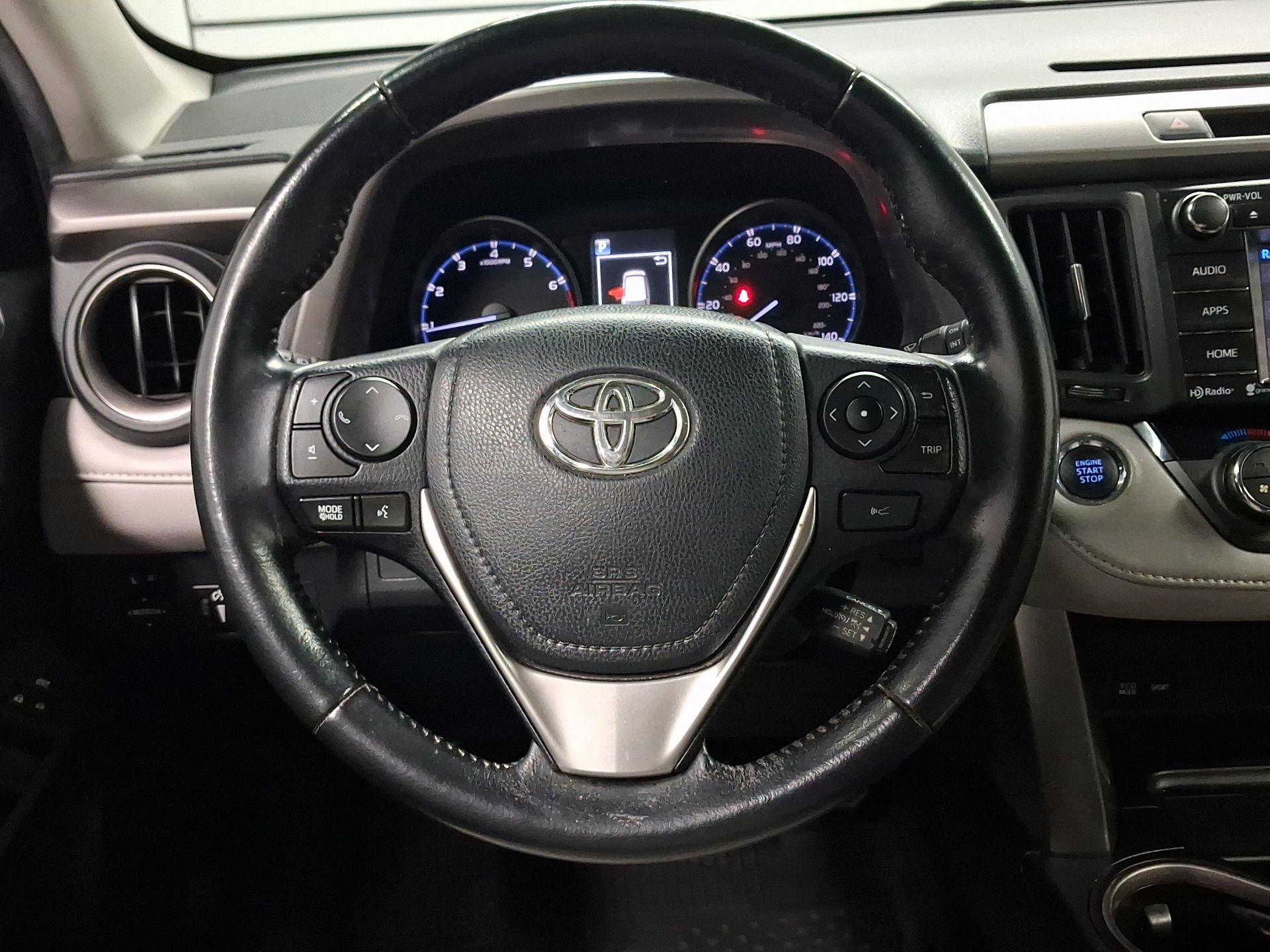 Thumbnail: 2018 Toyota RAV4 - 10