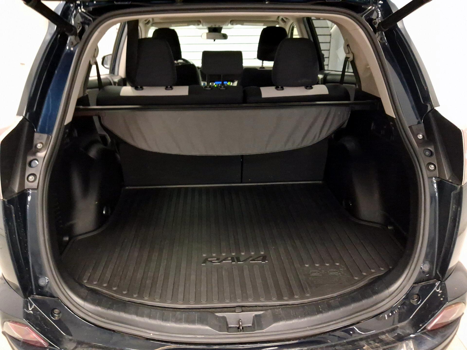 Thumbnail: 2018 Toyota RAV4 - 16