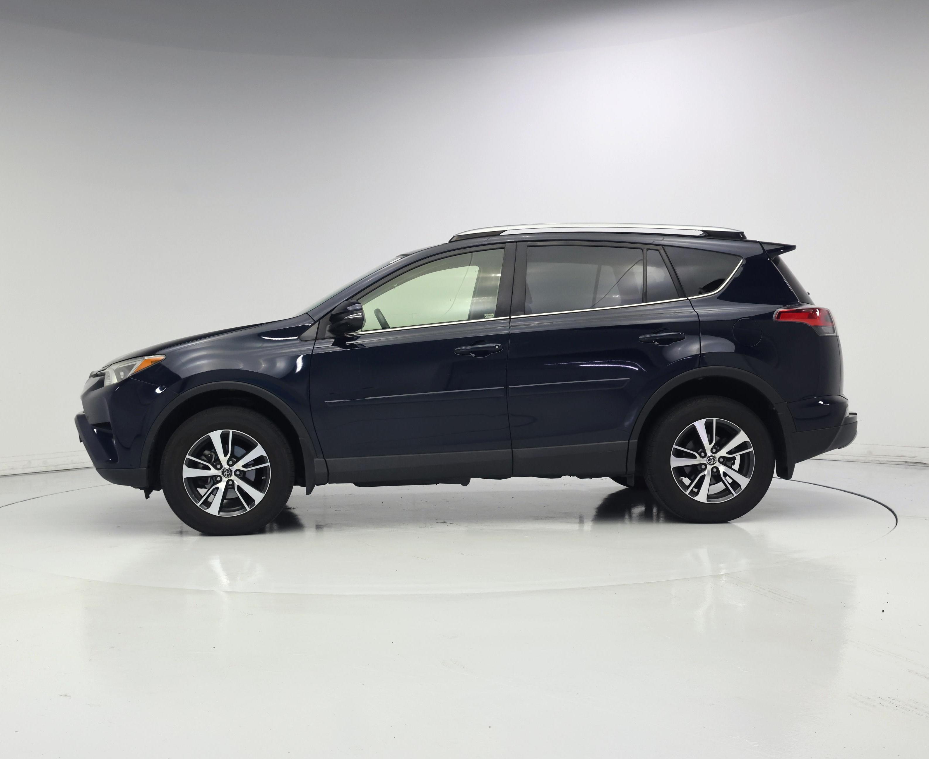 Thumbnail: 2018 Toyota RAV4 - 3