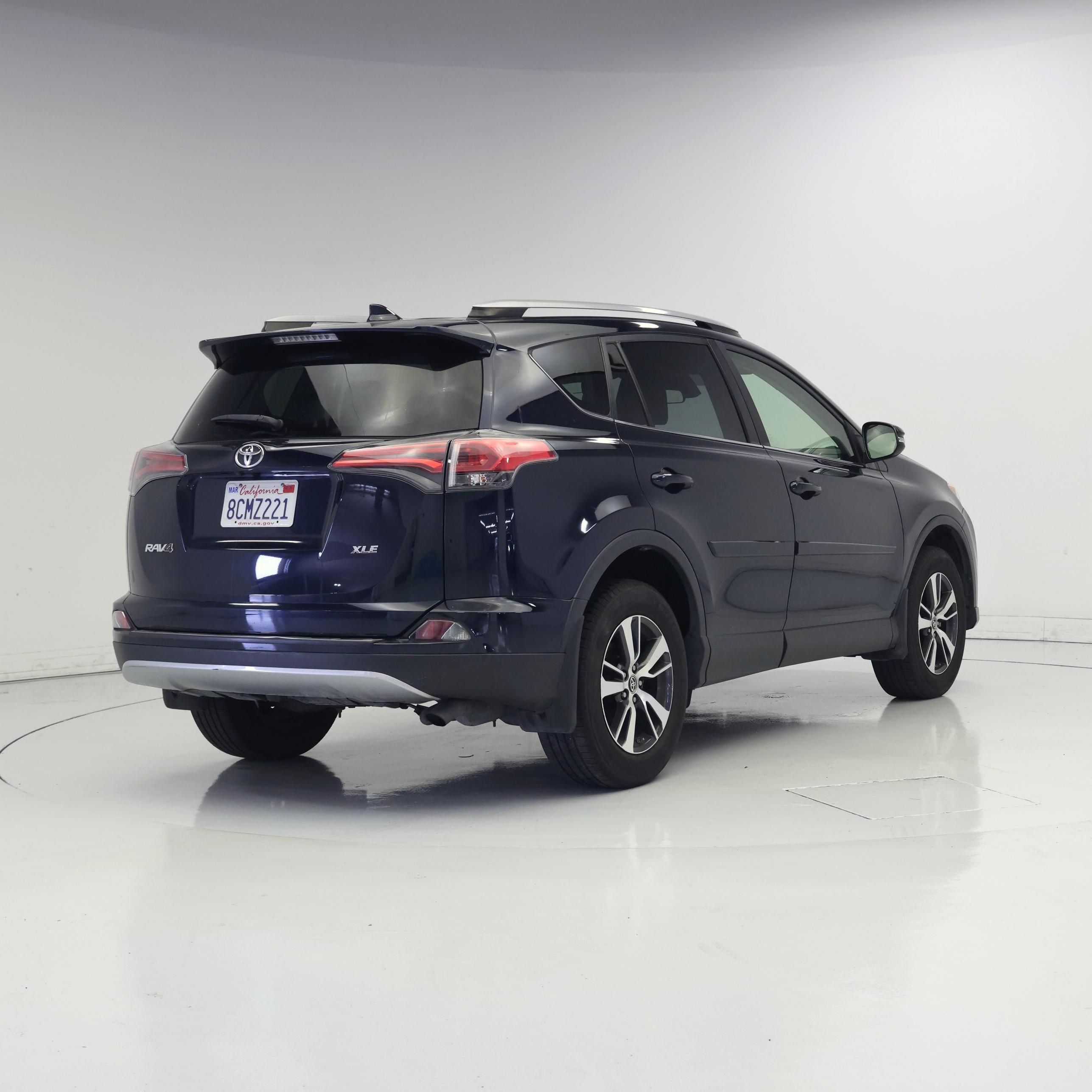 Thumbnail: 2018 Toyota RAV4 - 8